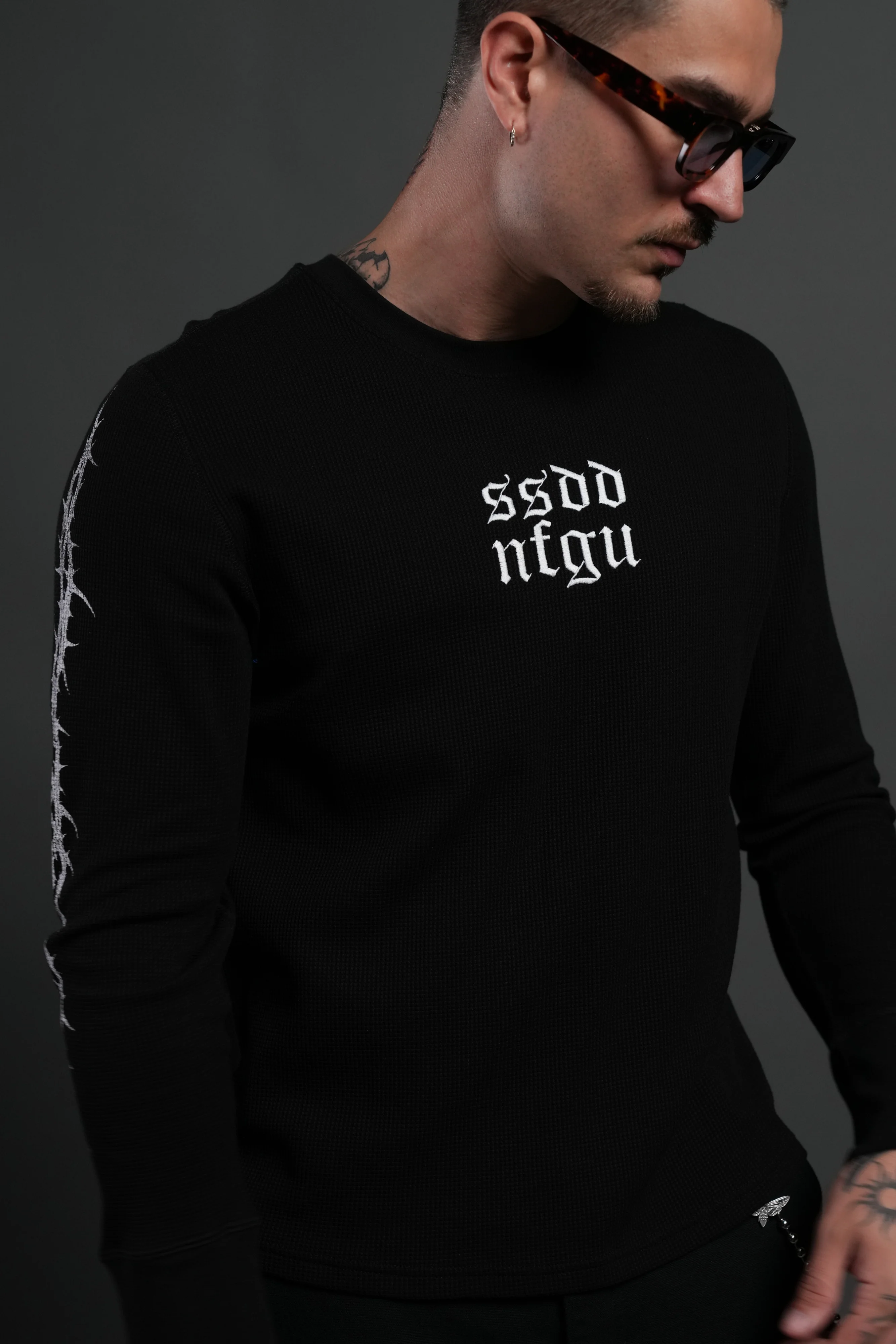SSDDNFGU Thorns Lightweight Thermal in Black - Image 9
