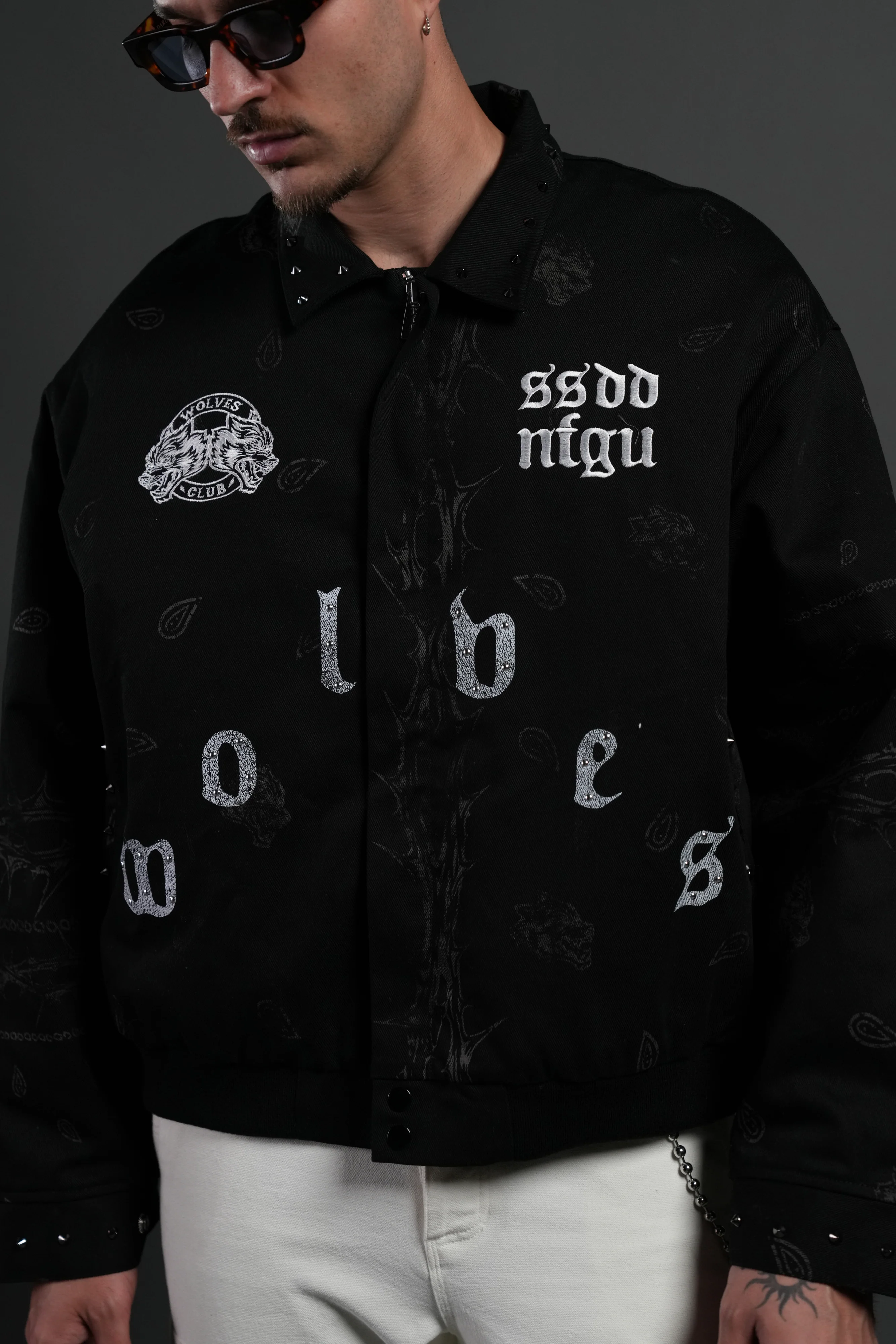 Studded Wolves Pyramid Moe Jacket in Black Thorn Paisley - Image 5