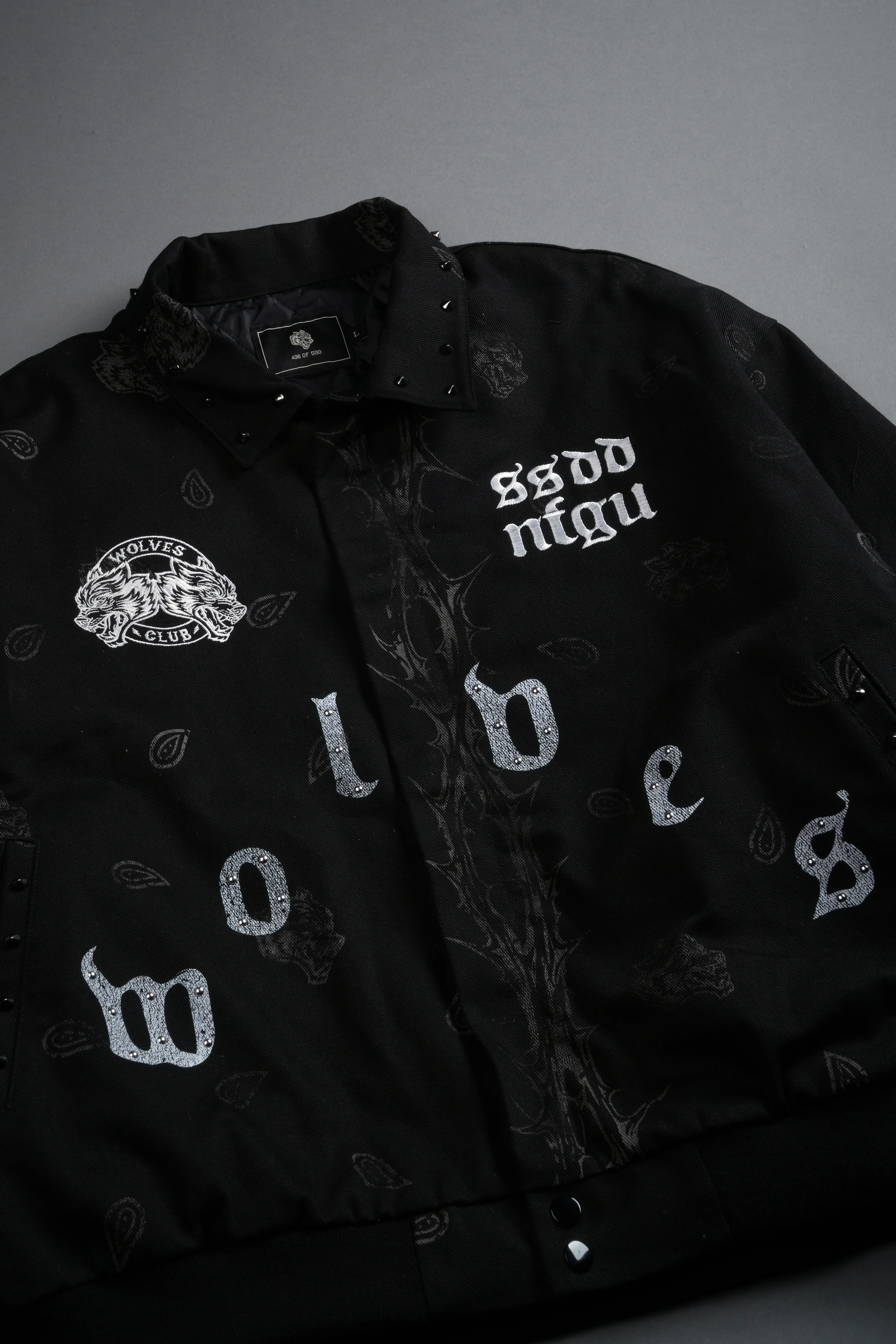 Studded Wolves Pyramid Moe Jacket in Black Thorn Paisley - Image 7
