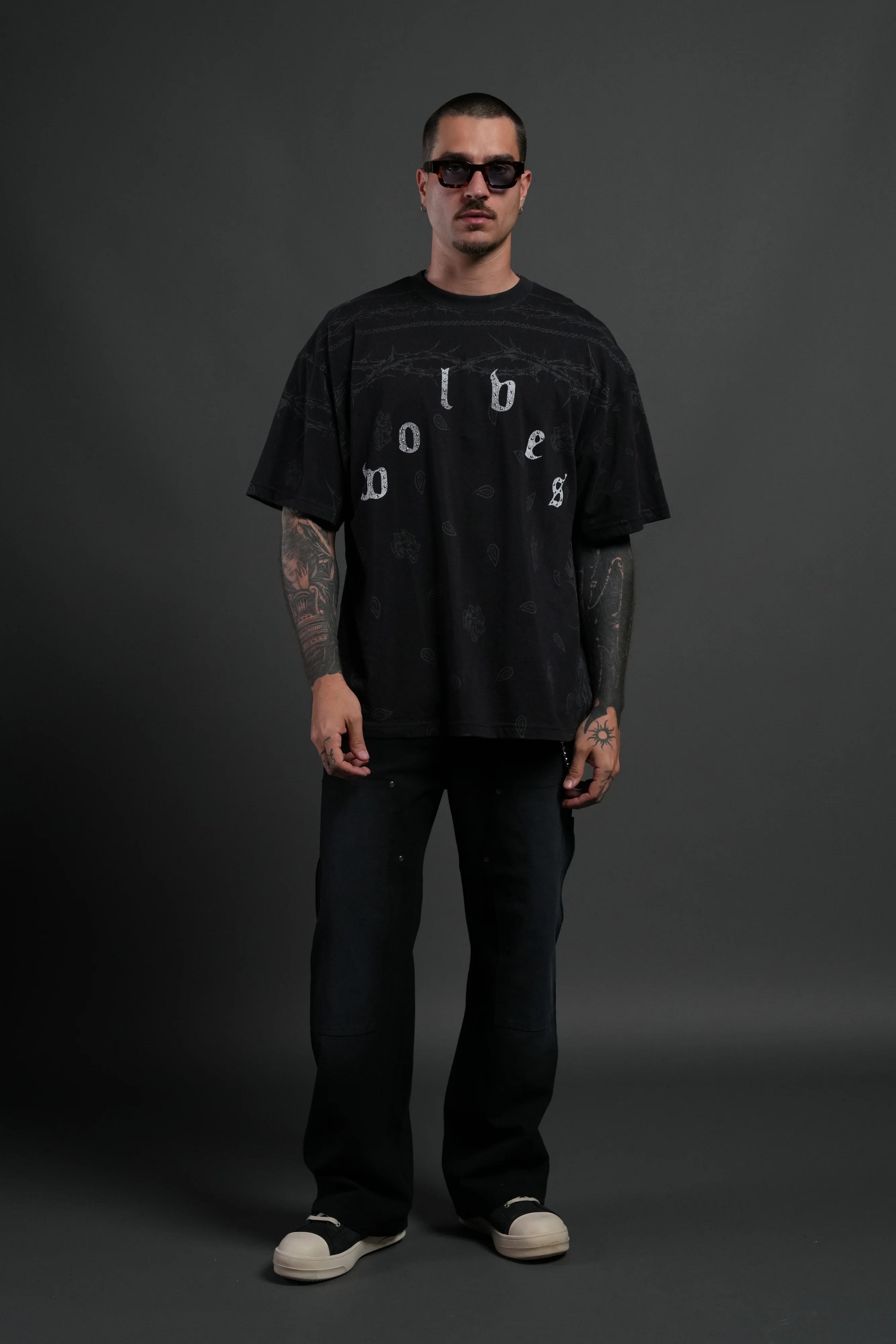 Studded Wolves Pyramid Premium Oversized Tee in Black Thorn Paisley - Image 4