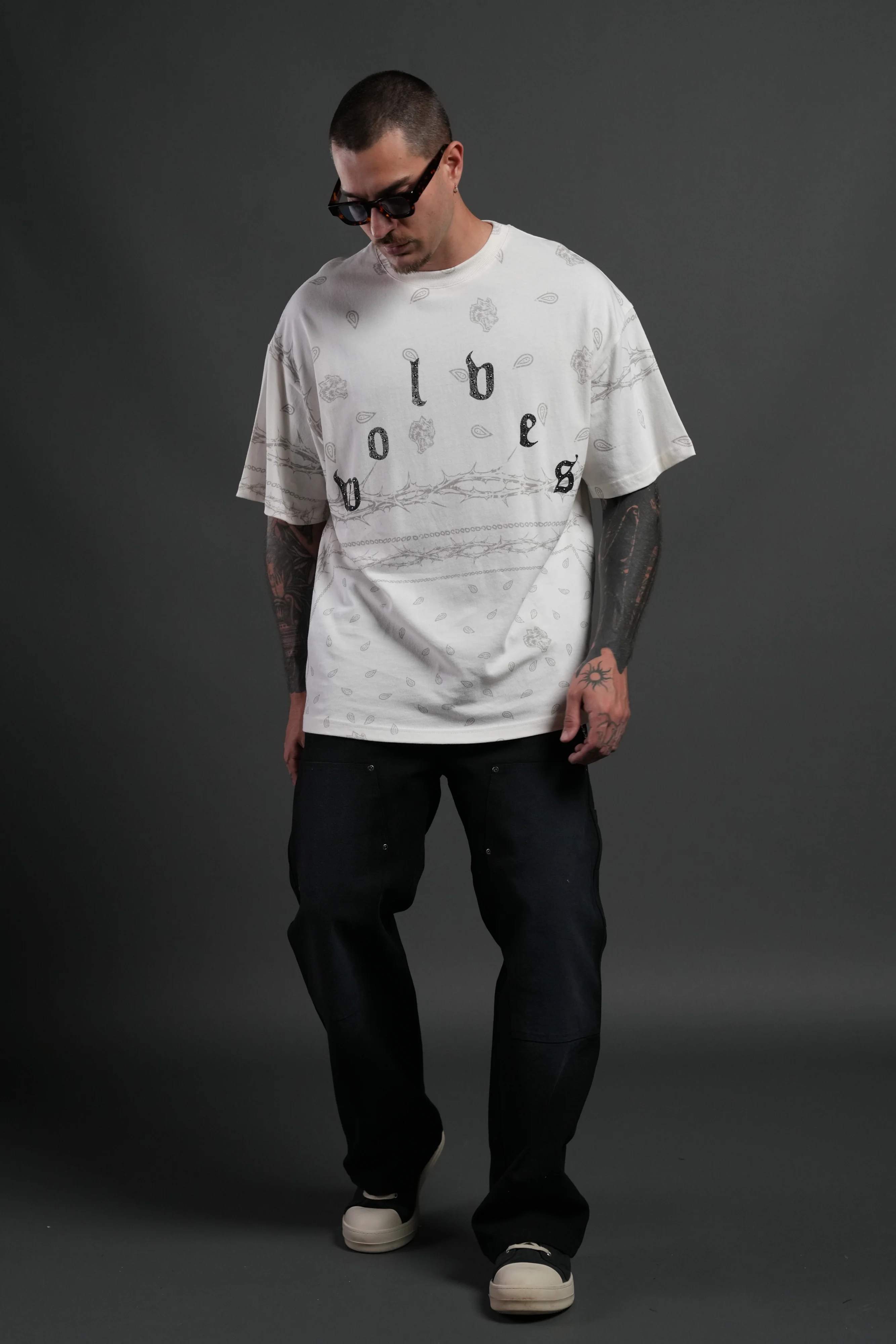 Studded Wolves Pyramid Premium Oversized Tee in Cream Thorn Paisley - Image 4