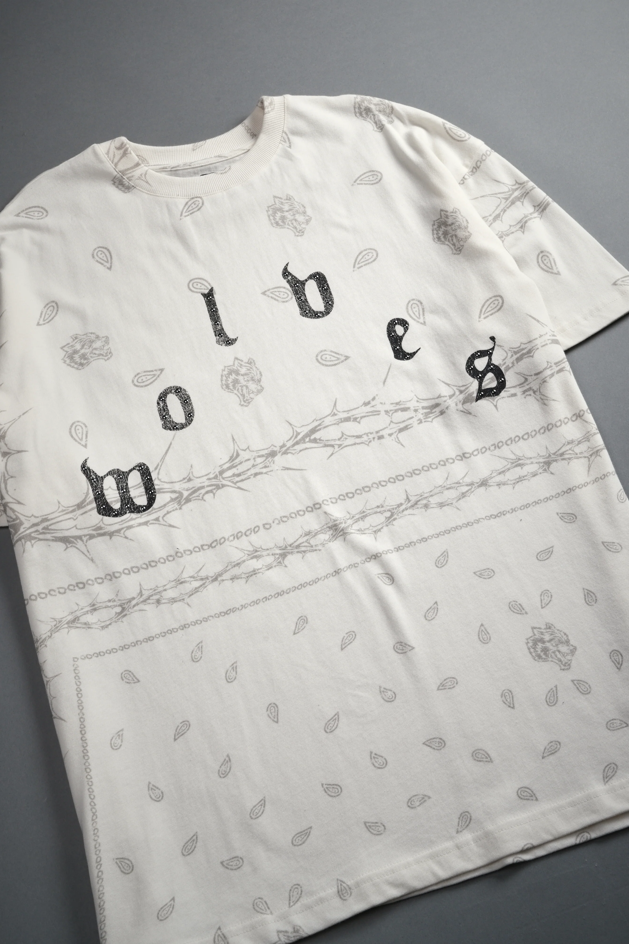 Studded Wolves Pyramid Premium Oversized Tee in Cream Thorn Paisley - Image 5