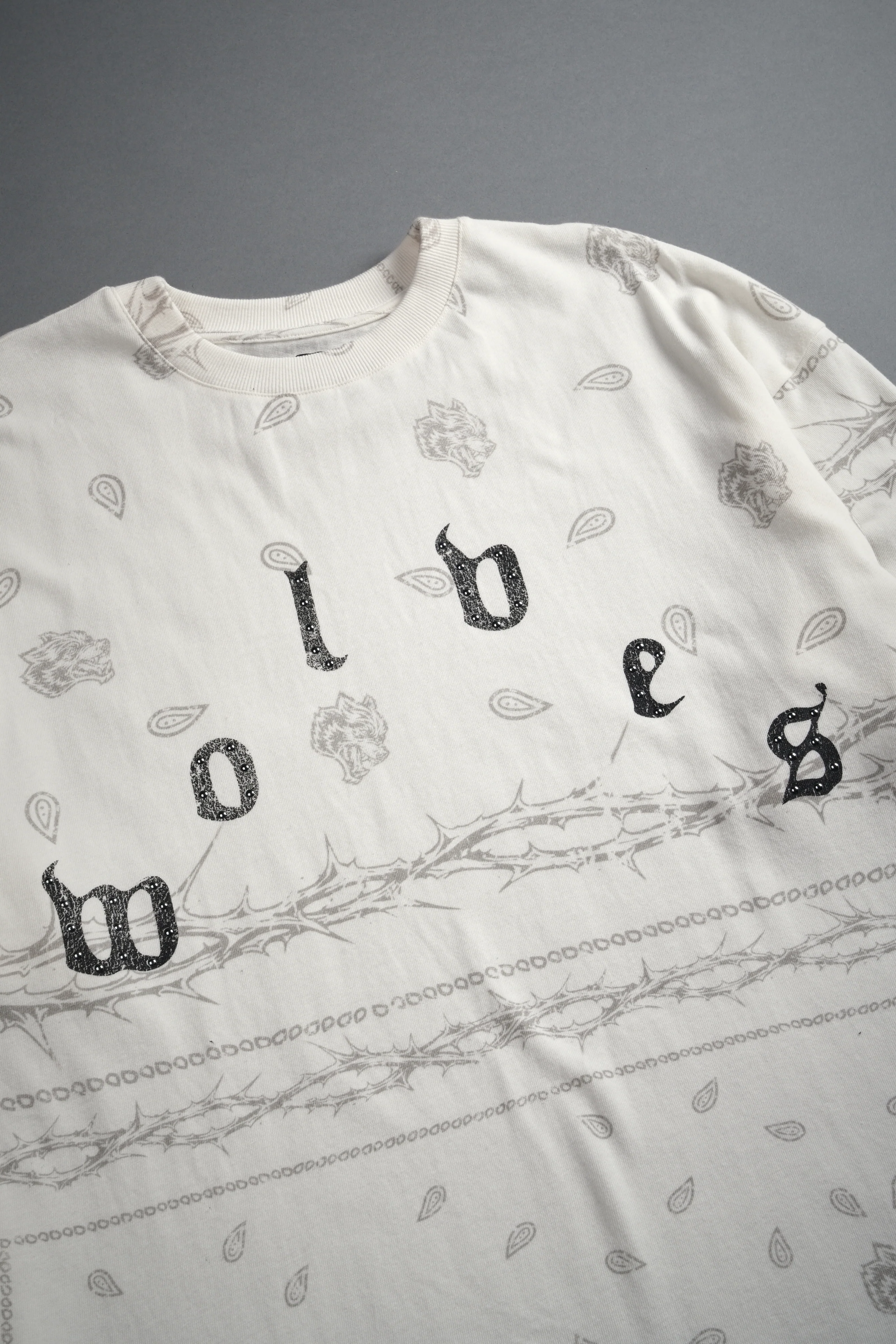 Studded Wolves Pyramid Premium Oversized Tee in Cream Thorn Paisley - Image 6