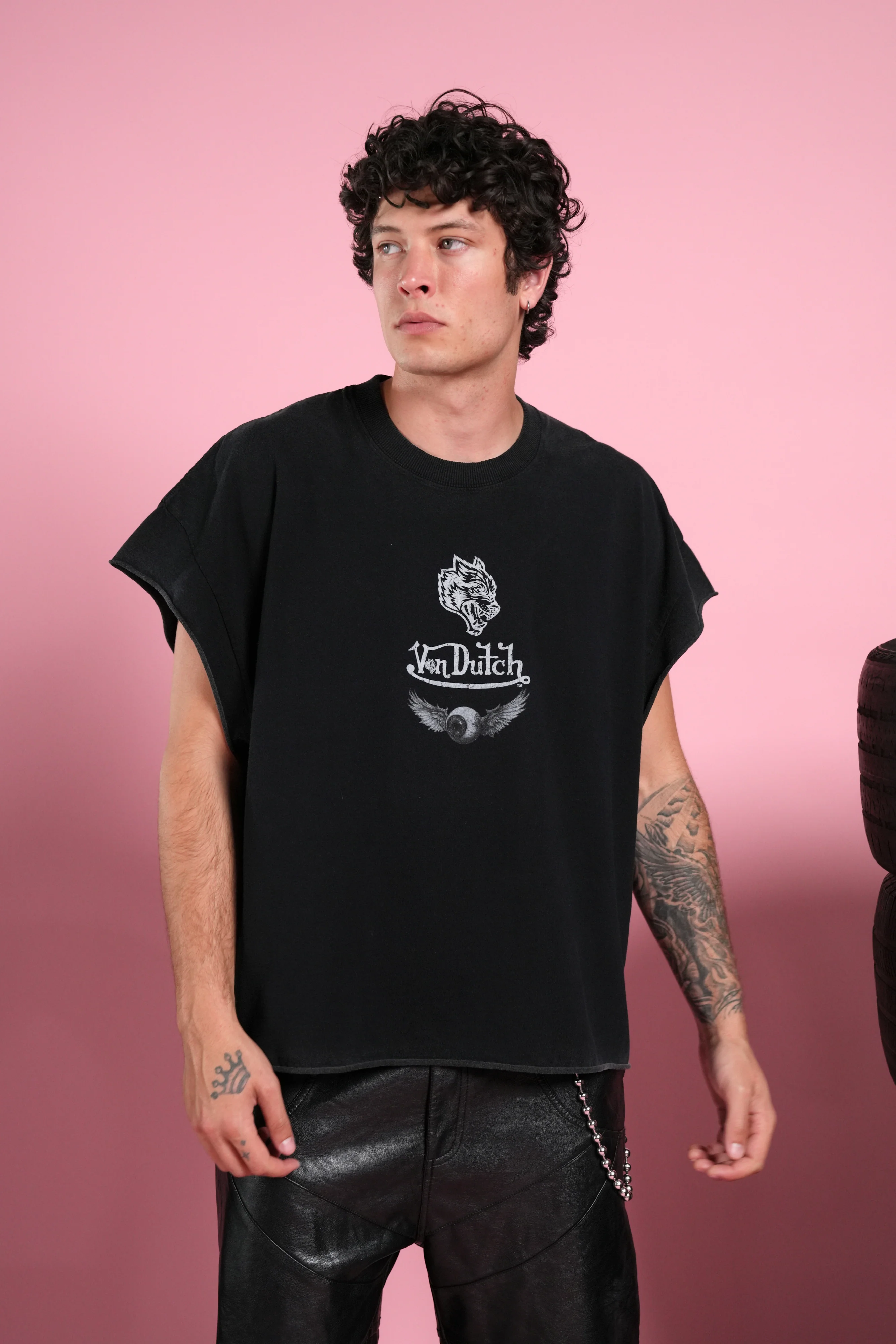 Take-Off Grunge Cut-Off Mid-Length Raw Hem Tee in Black - Image 2