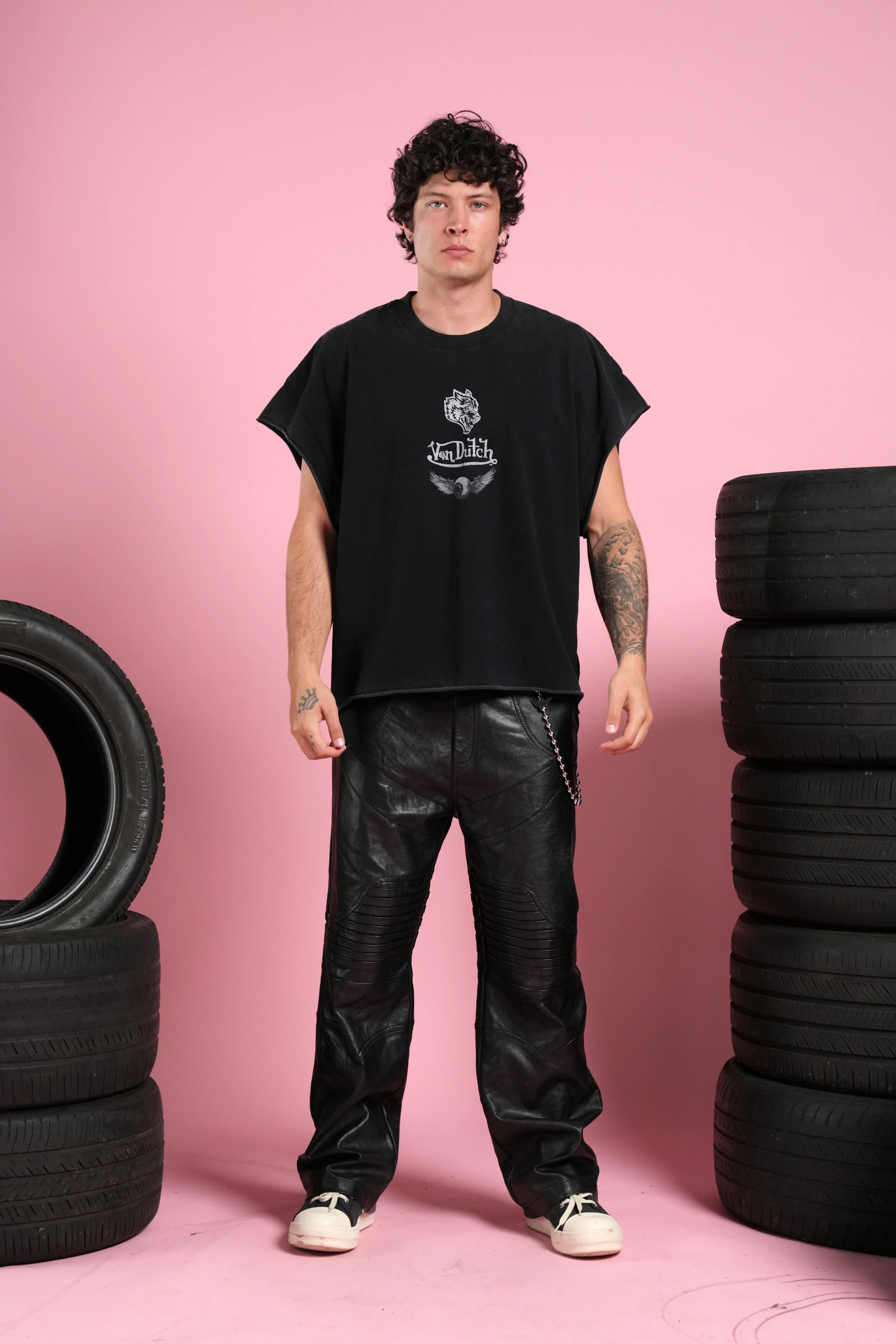 Take-Off Grunge Cut-Off Mid-Length Raw Hem Tee in Black - Image 5