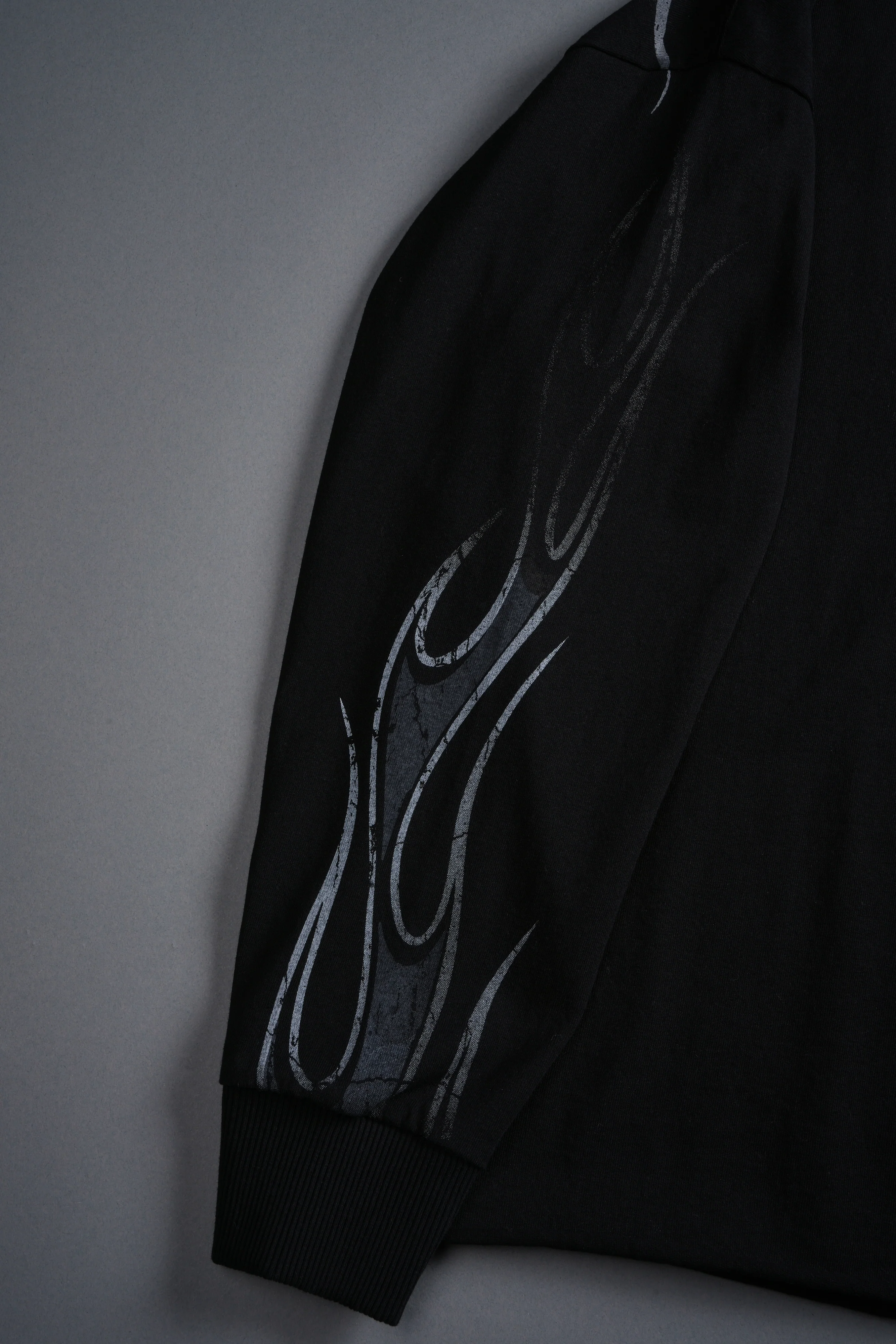 Take-Off Grunge Mid-Length Raw Hem LS Tee in Black - Image 8