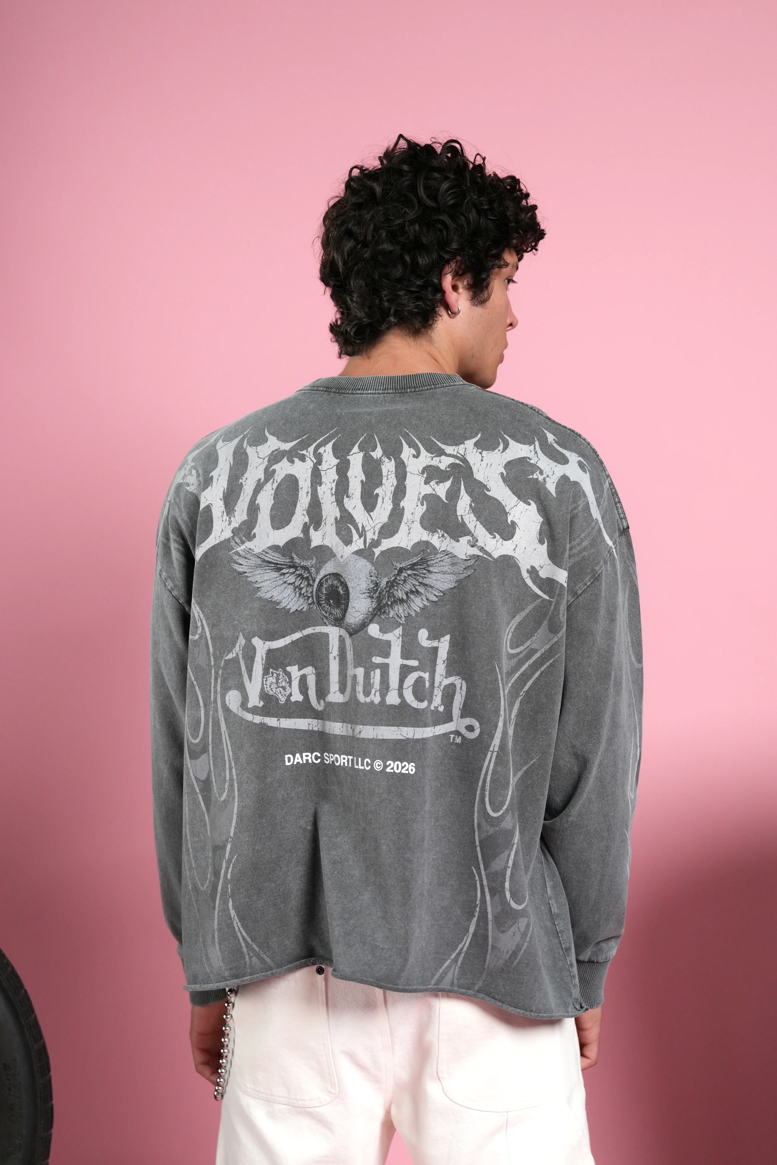 Take-Off Grunge Mid-Length Raw Hem LS Tee in Wolf Gray - Image 4