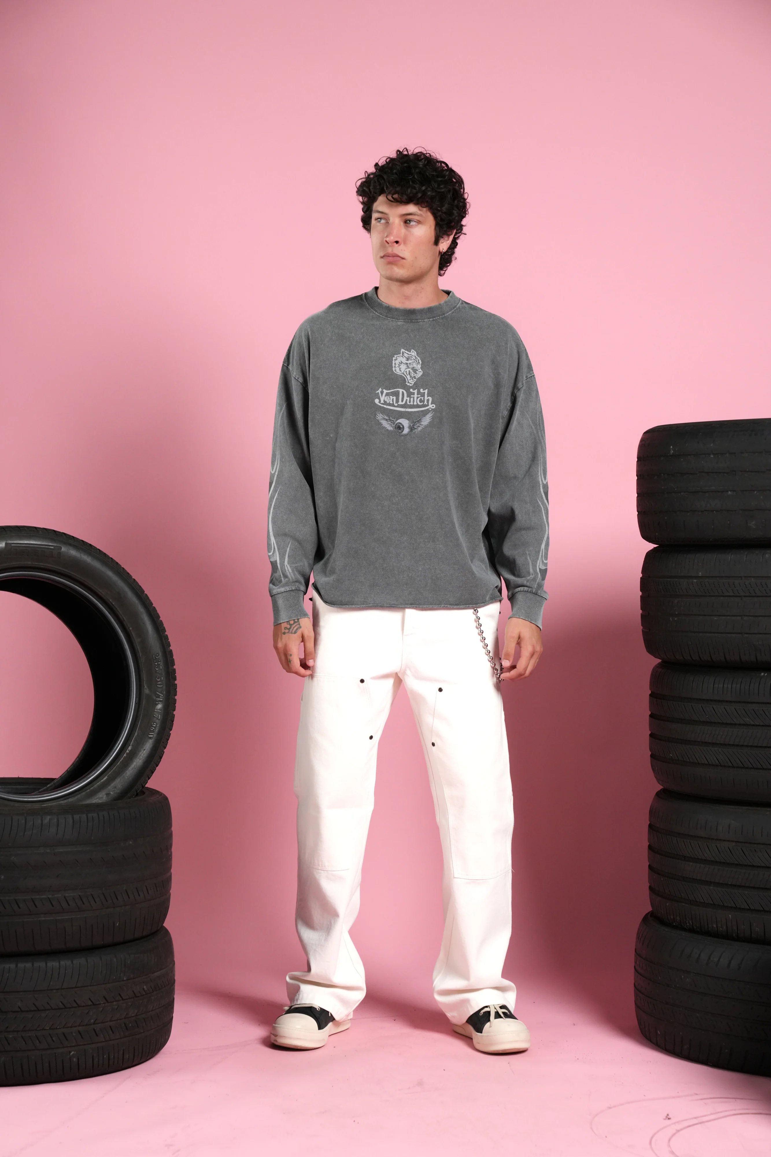 Take-Off Grunge Mid-Length Raw Hem LS Tee in Wolf Gray - Image 5