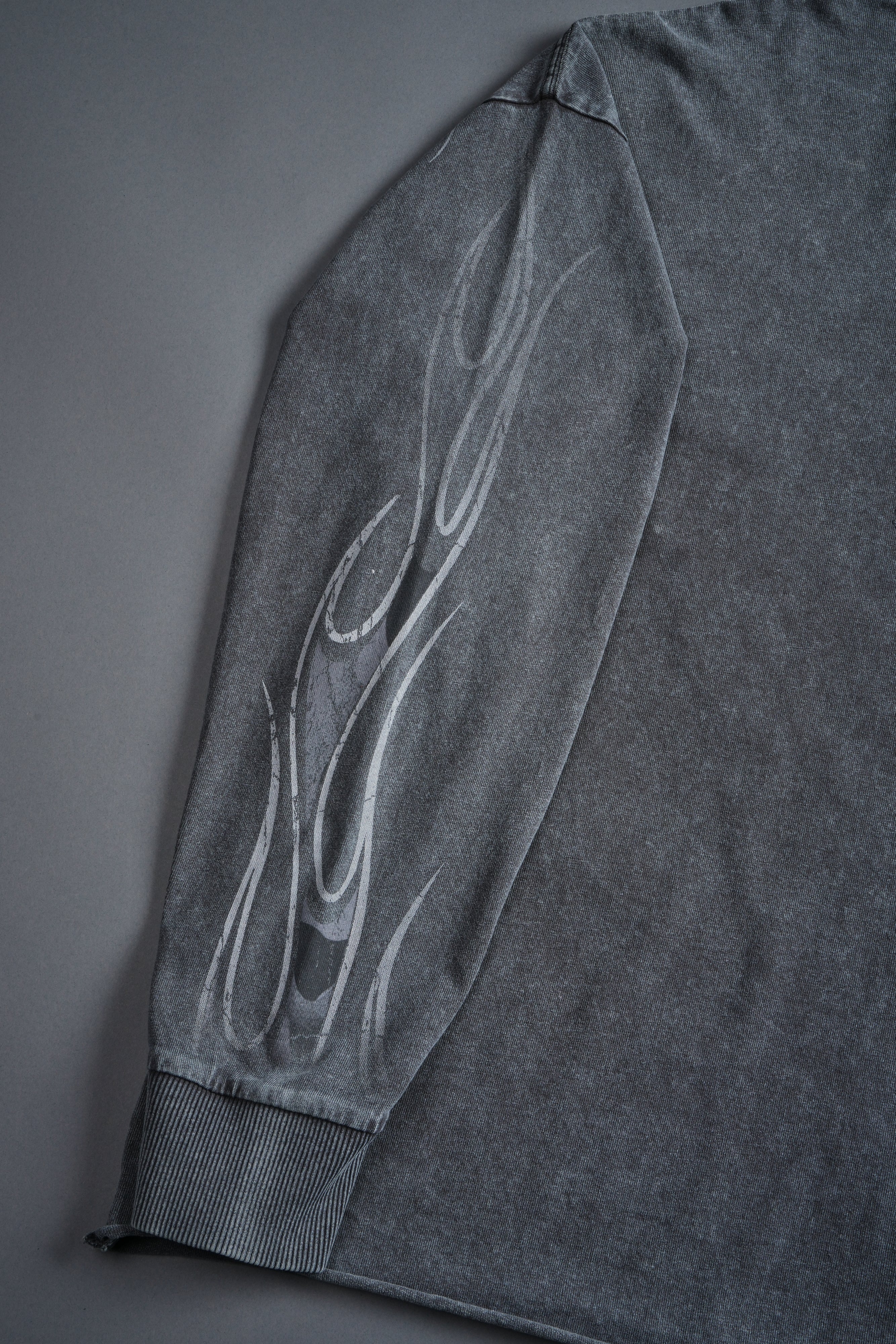 Take-Off Grunge Mid-Length Raw Hem LS Tee in Wolf Gray - Image 9