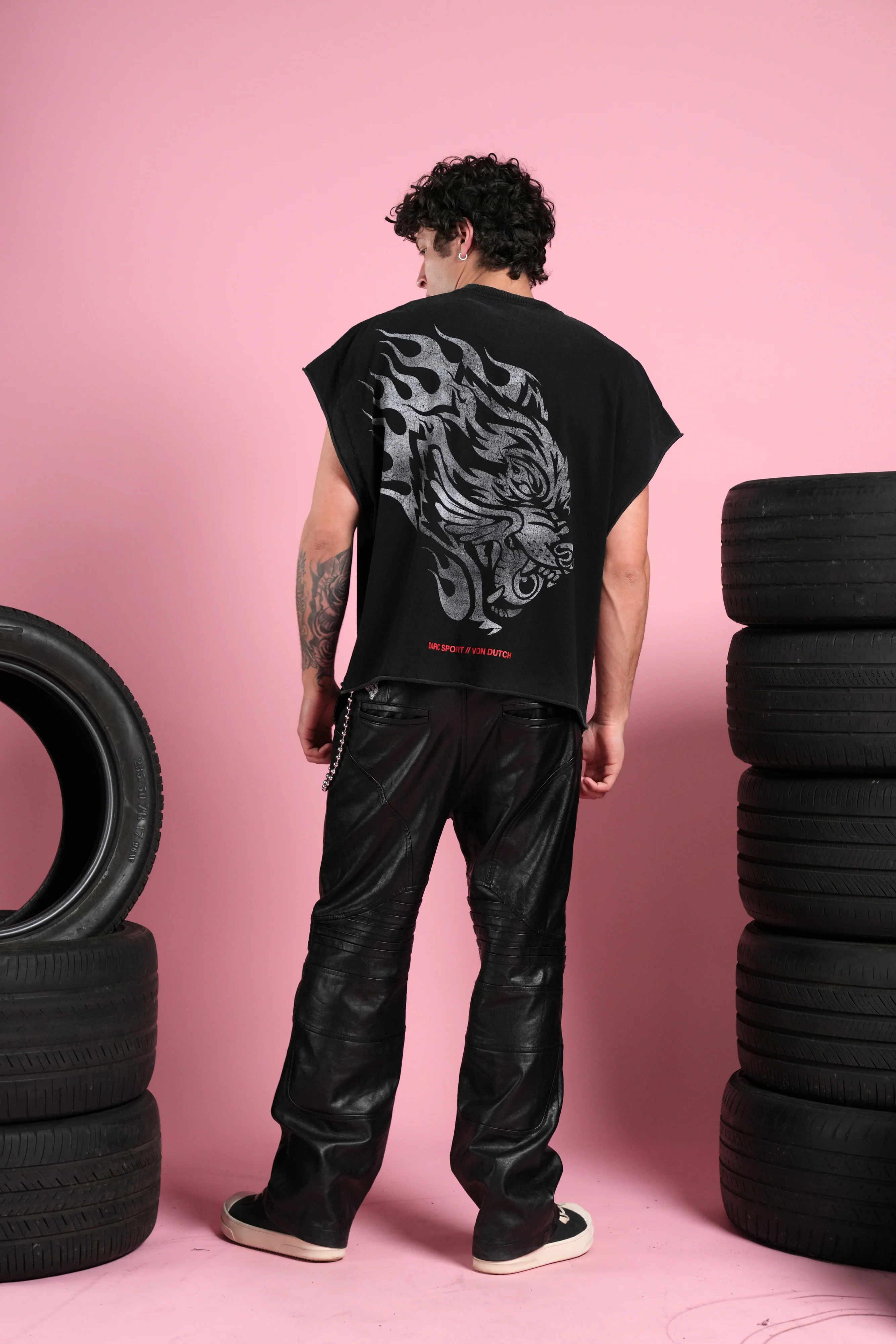 Von Darc Grunge Cut-Off Mid-Length Raw Hem Tee in Black - Image 6