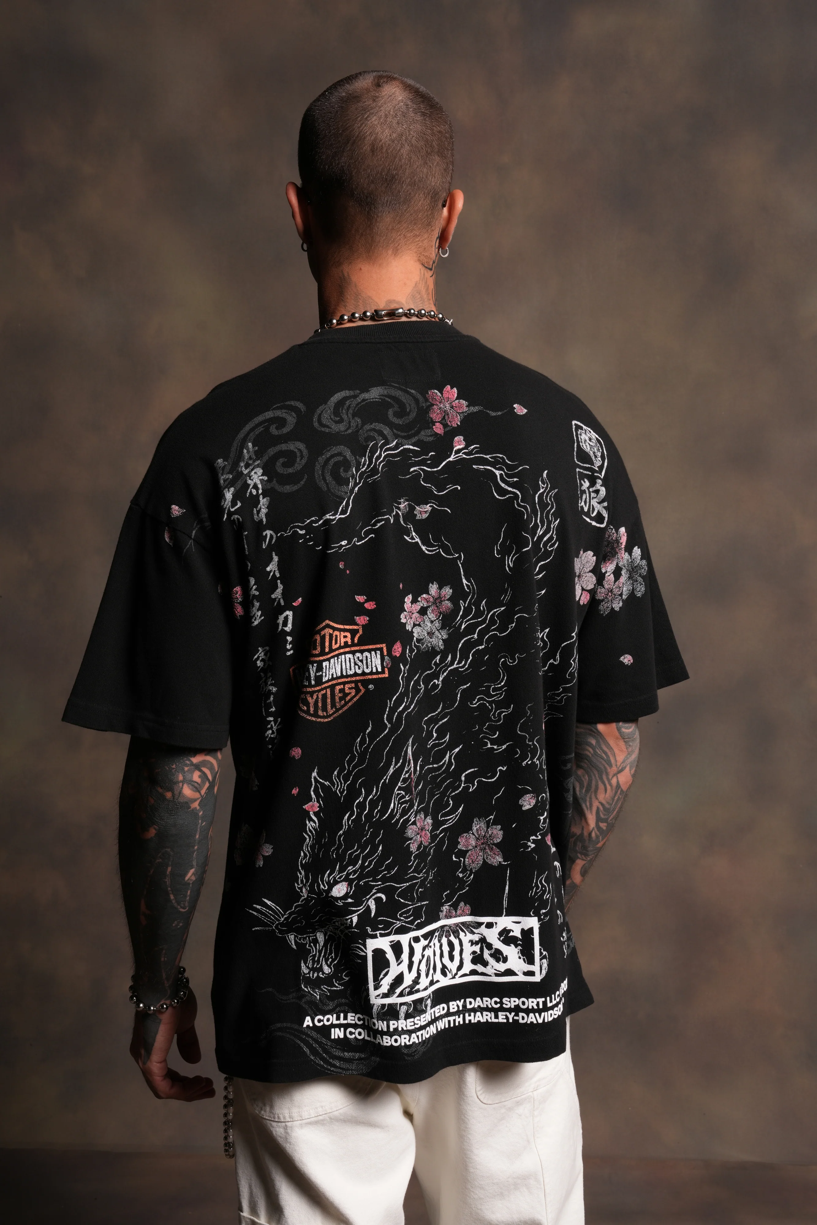 Wlvs Code Side-By-Side Series Premium Tee in Black - Image 4