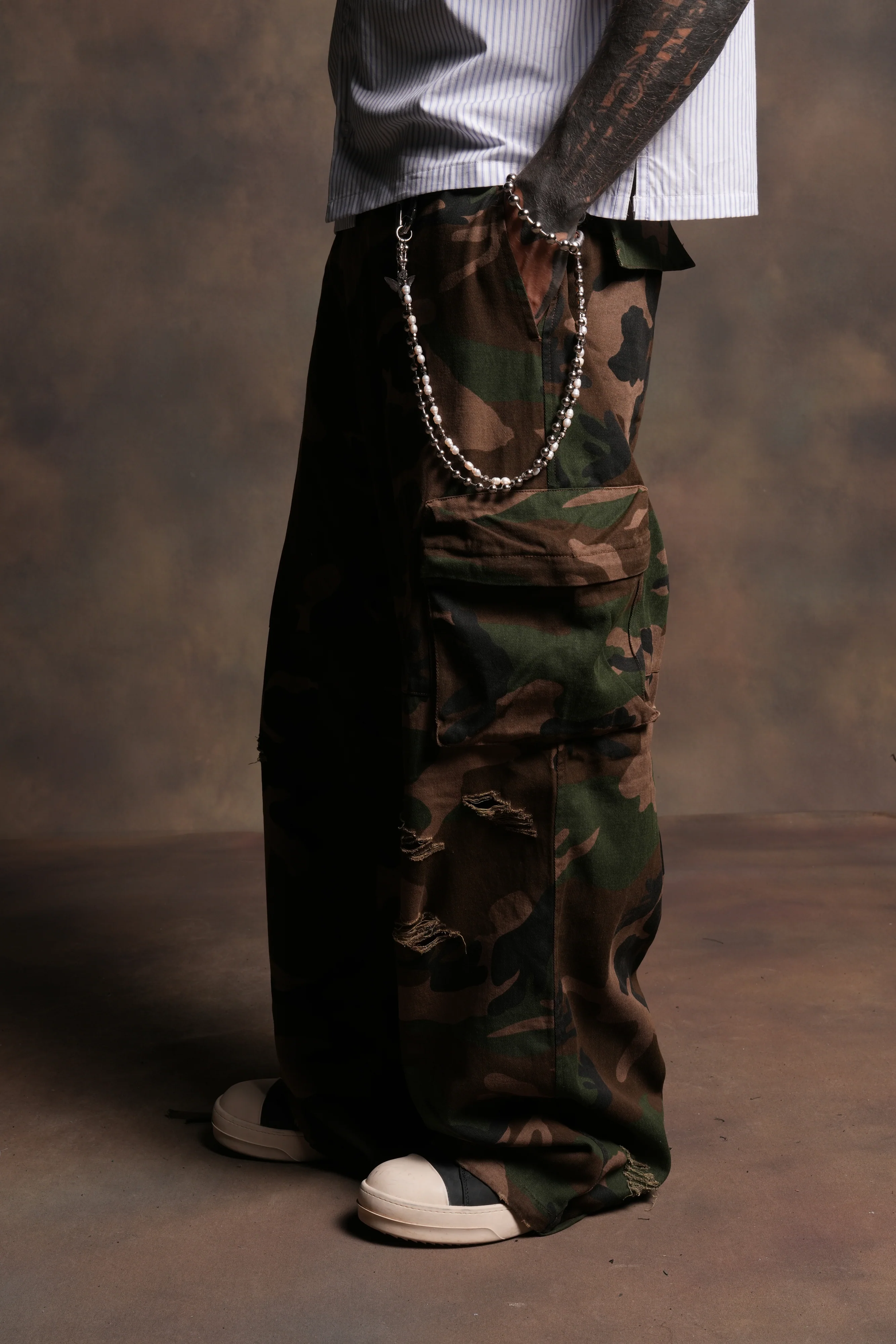 Wolf Chopper Duke Cargo Pants in Woodland Camo - Image 4