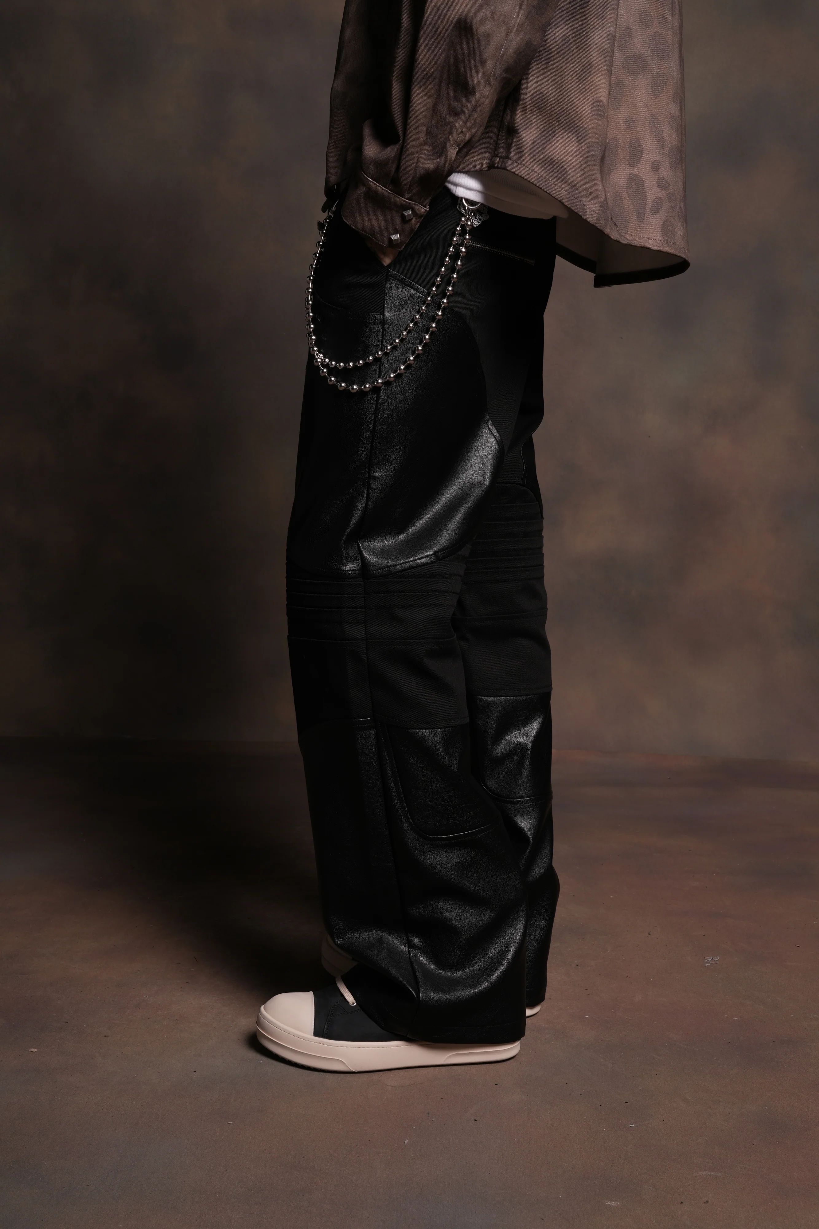 Wolf Chopper Onyx Pants in Black - Image 4
