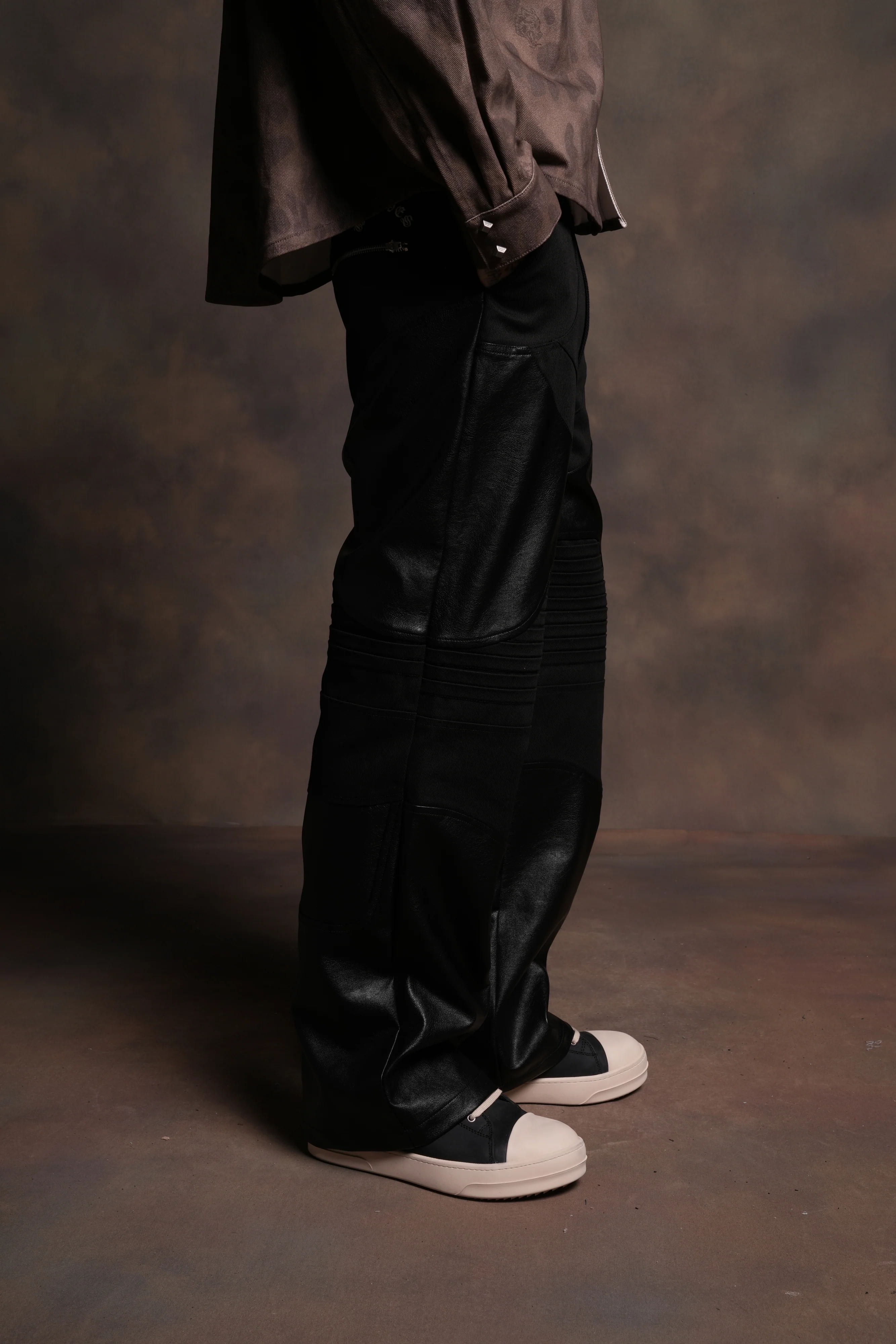 Wolf Chopper Onyx Pants in Black - Image 5