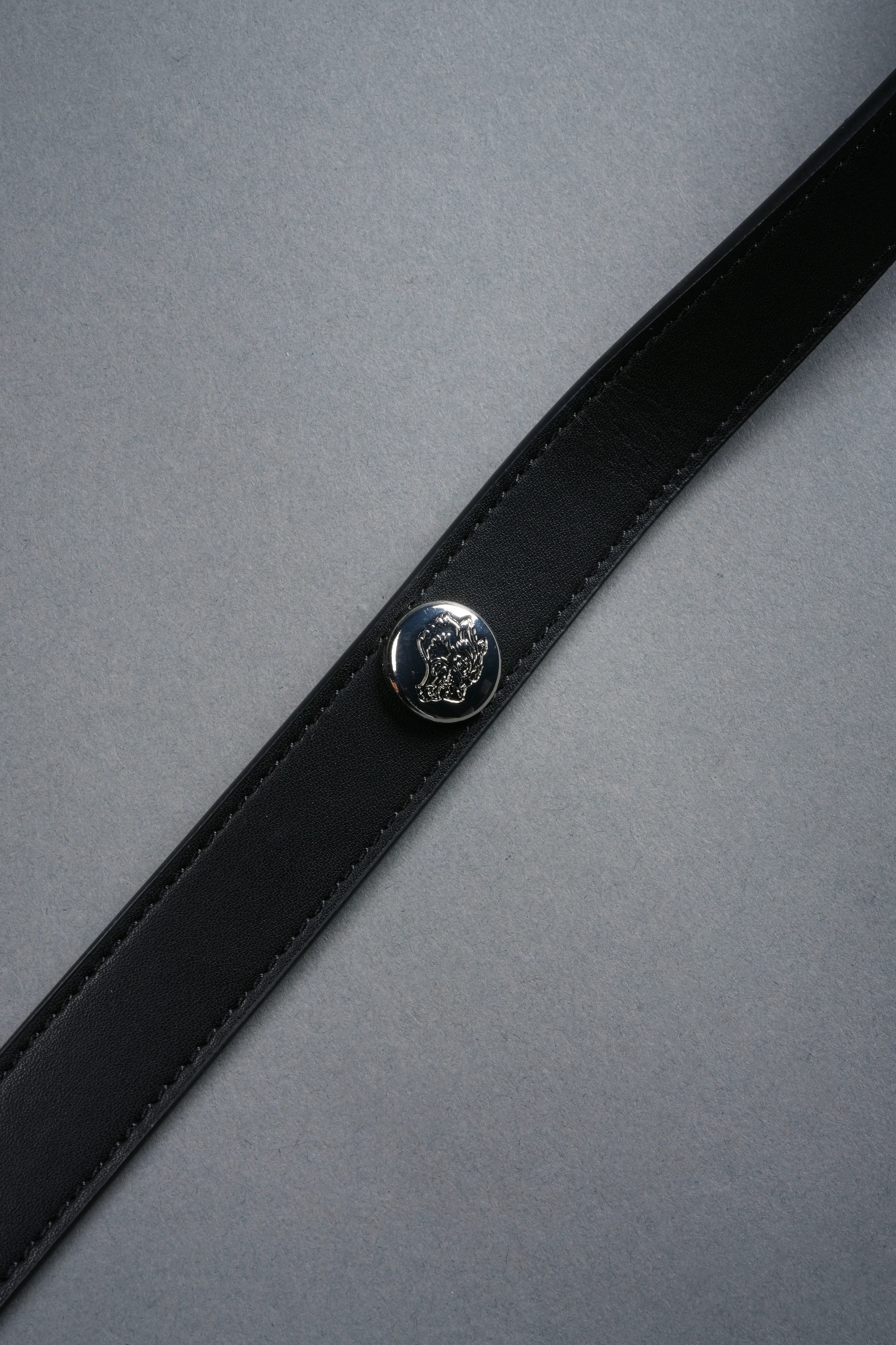 Wolf Head Rodman Leather Side Bag in Black - Image 10