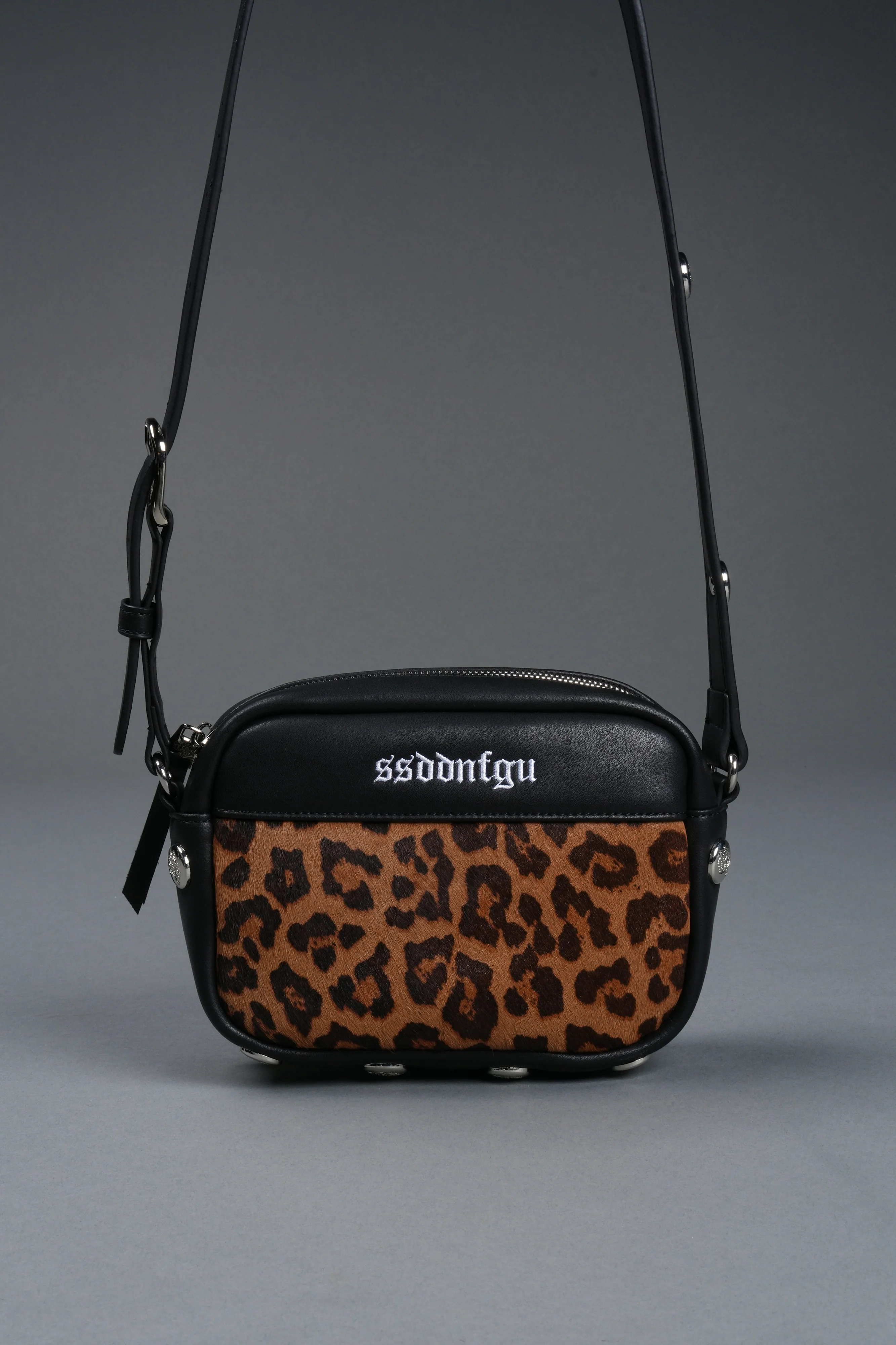 Wolf Head Rodman Leather Side Bag in Black - Image 3