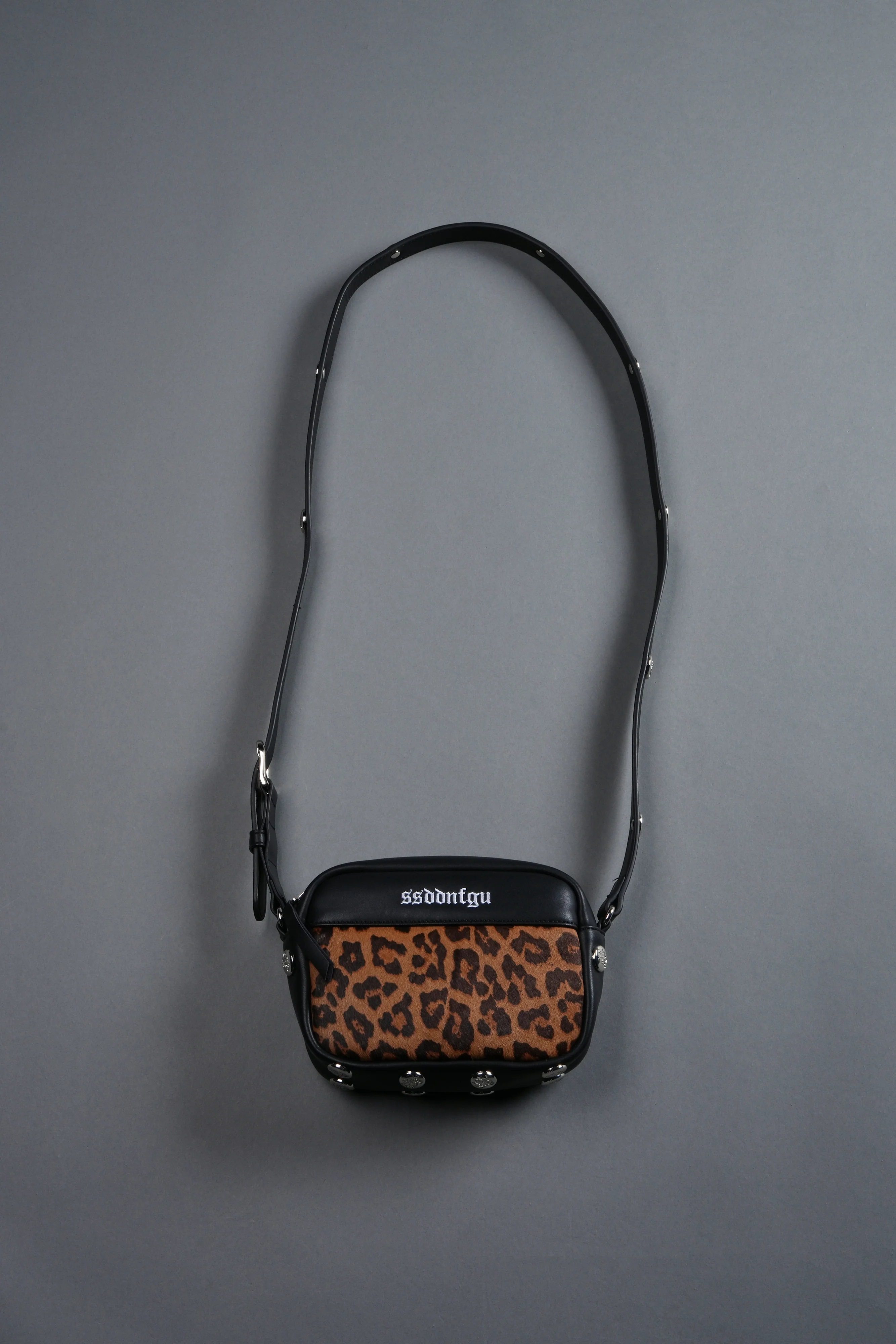 Wolf Head Rodman Leather Side Bag in Black - Image 5