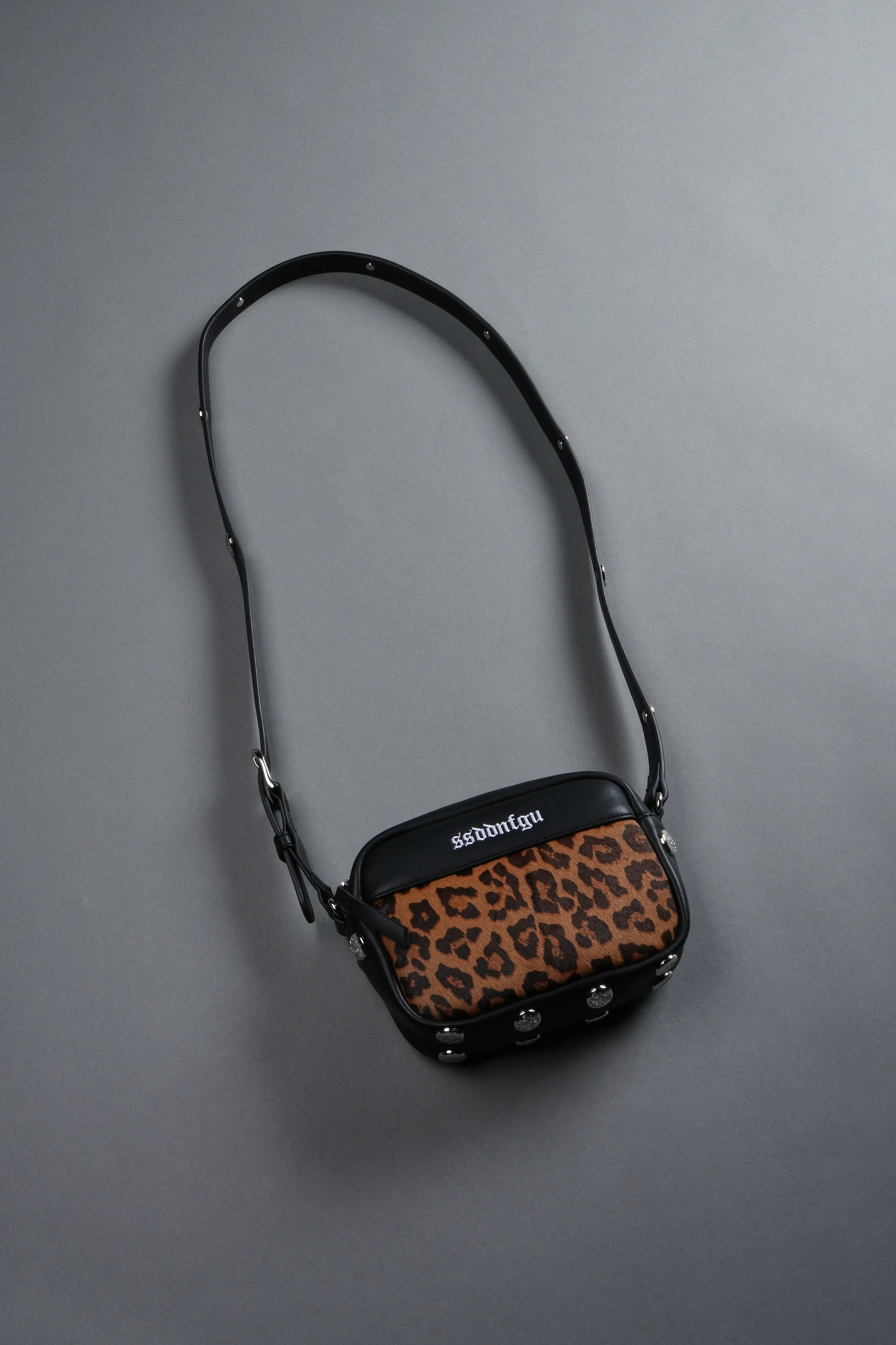 Wolf Head Rodman Leather Side Bag in Black - Image 6