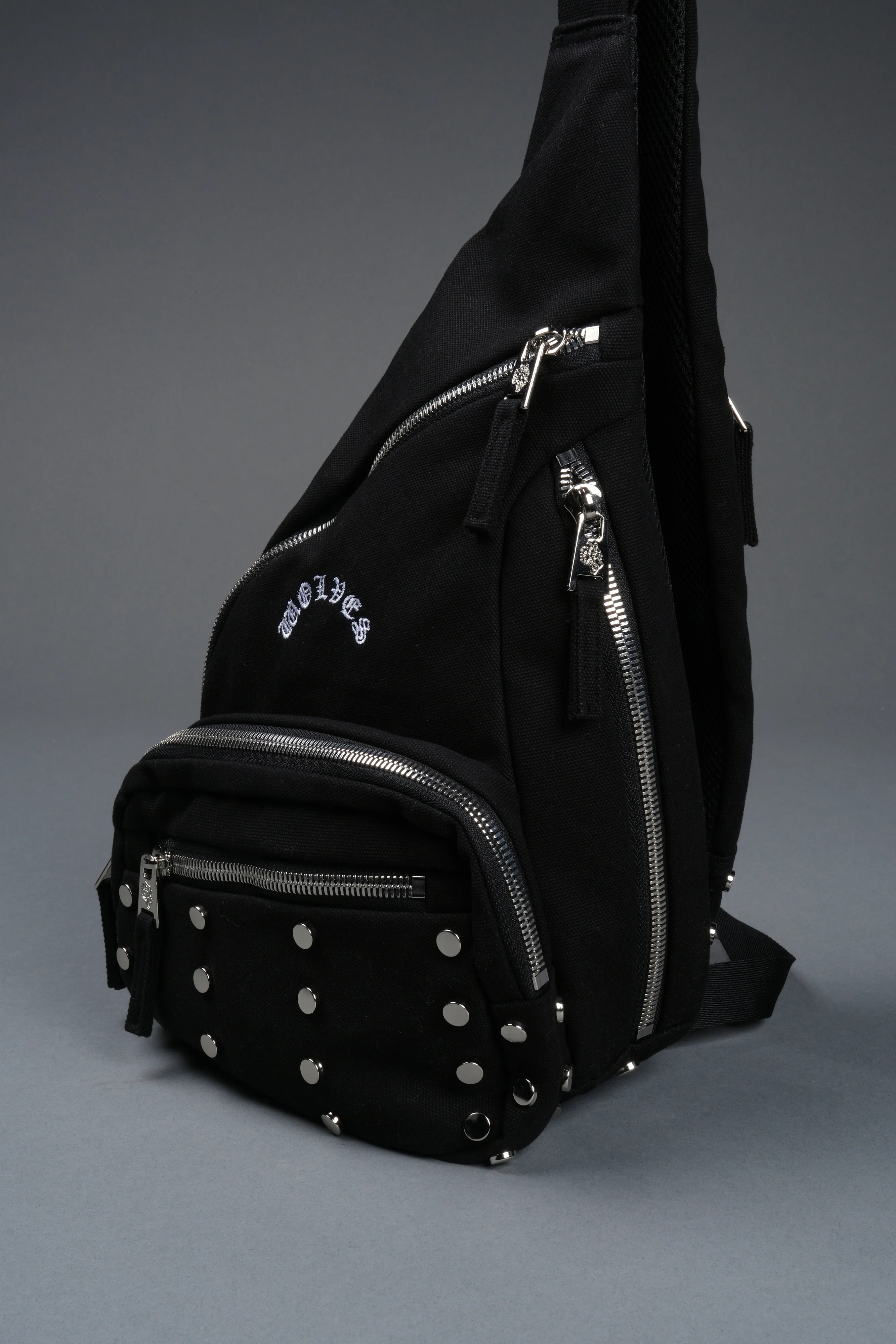 Wolf Head Ronin Side Bag in Black - Image 4
