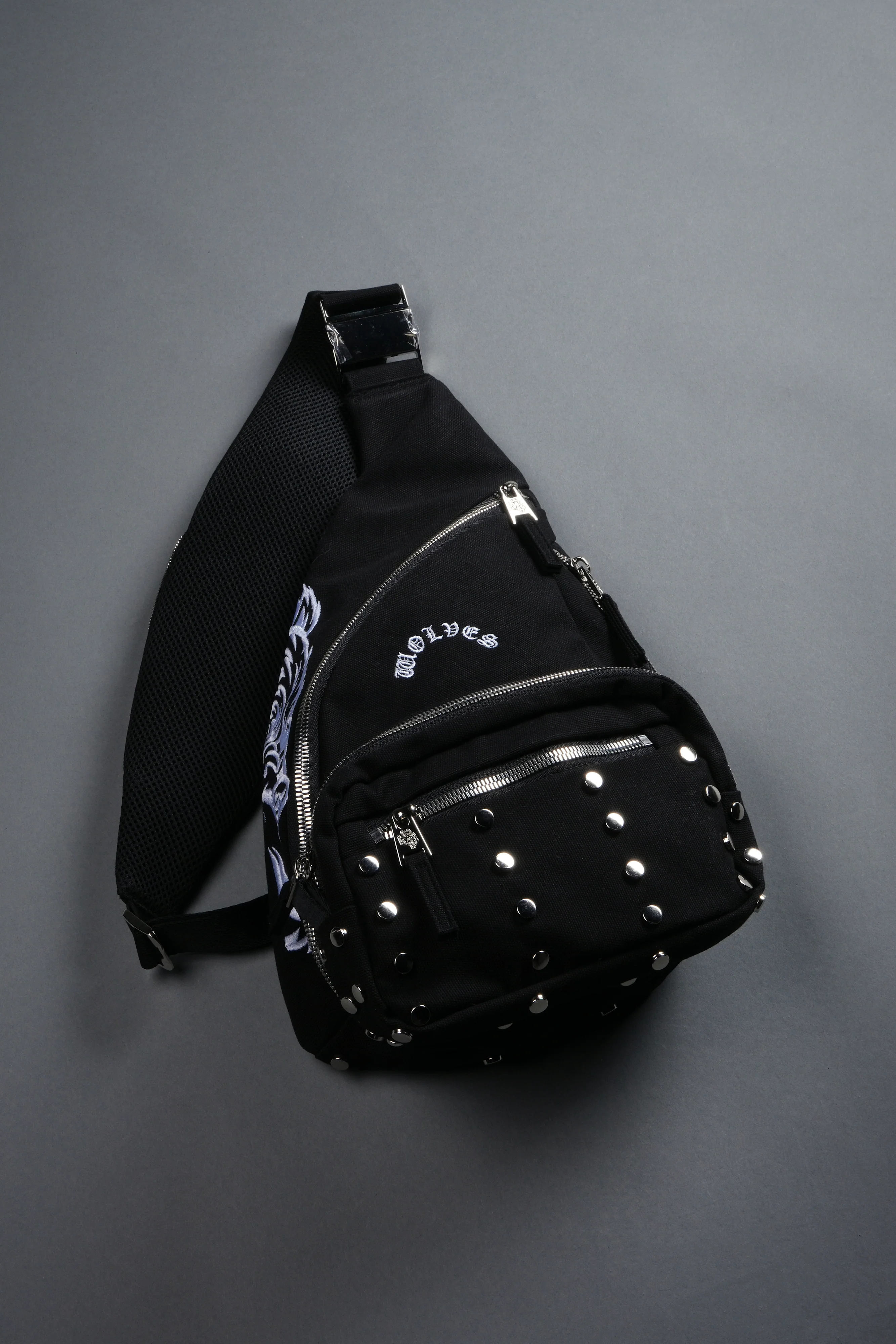 Wolf Head Ronin Side Bag in Black - Image 6