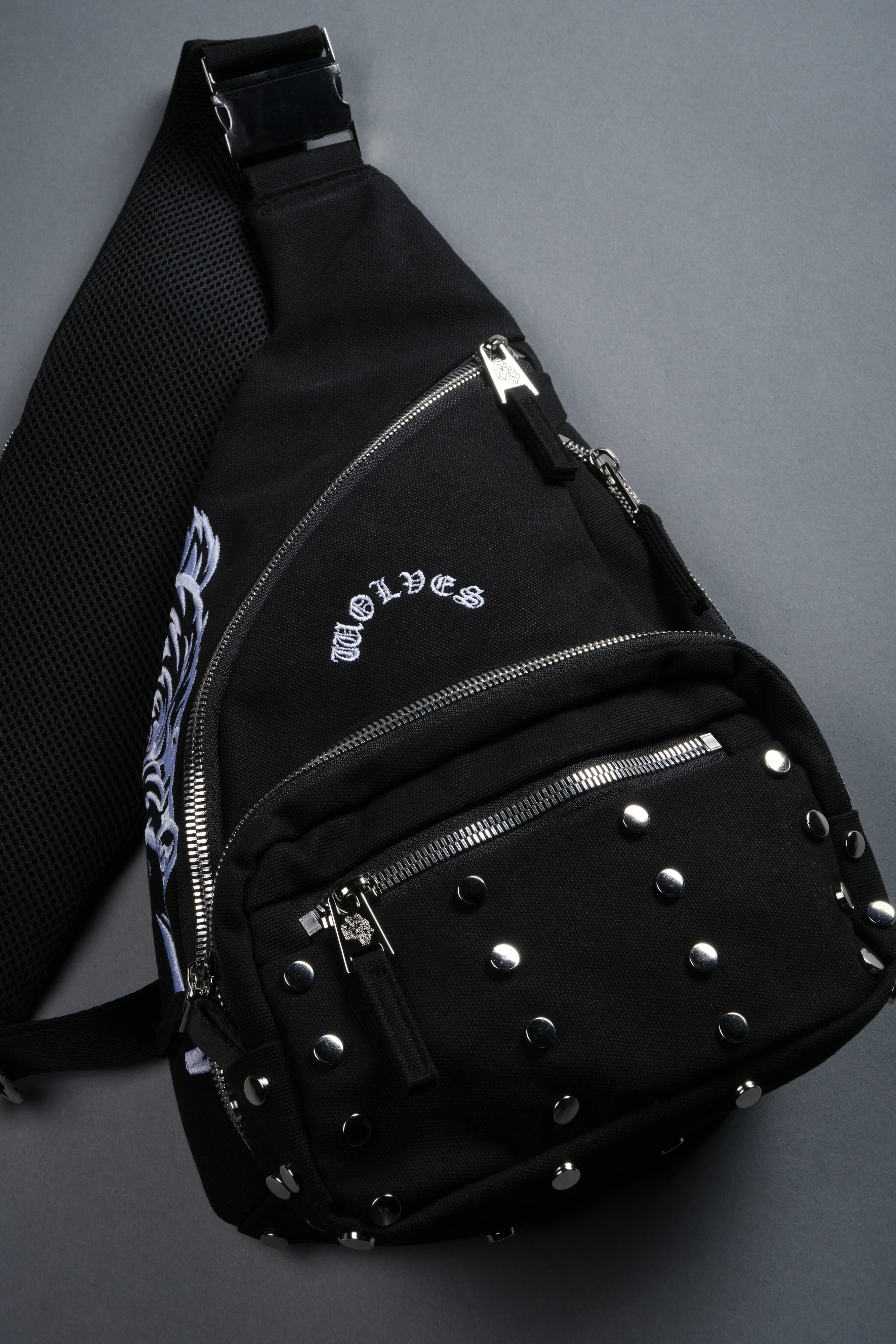 Wolf Head Ronin Side Bag in Black - Image 7