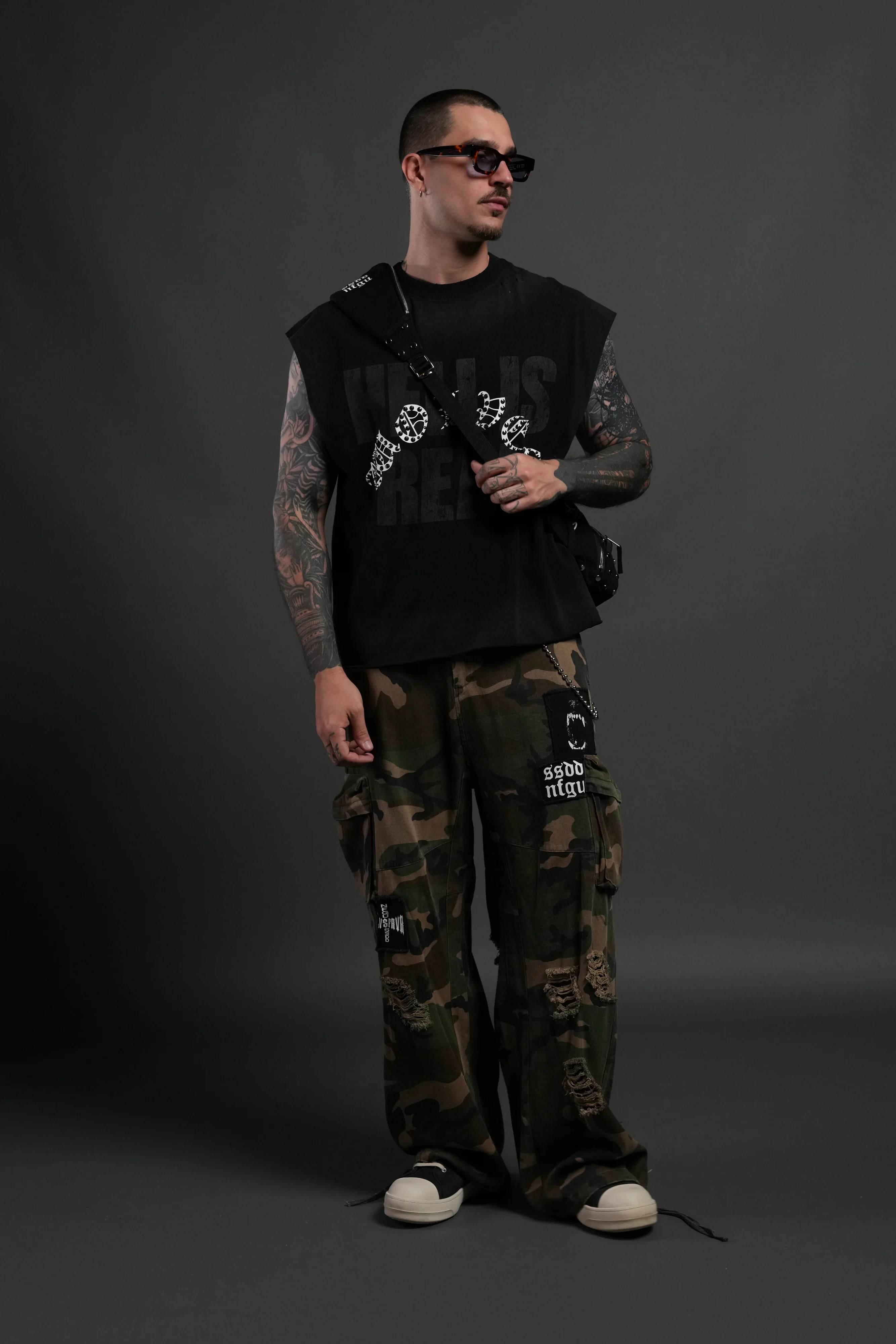 Wolf Head Ronin Side Bag in Black - Image 9