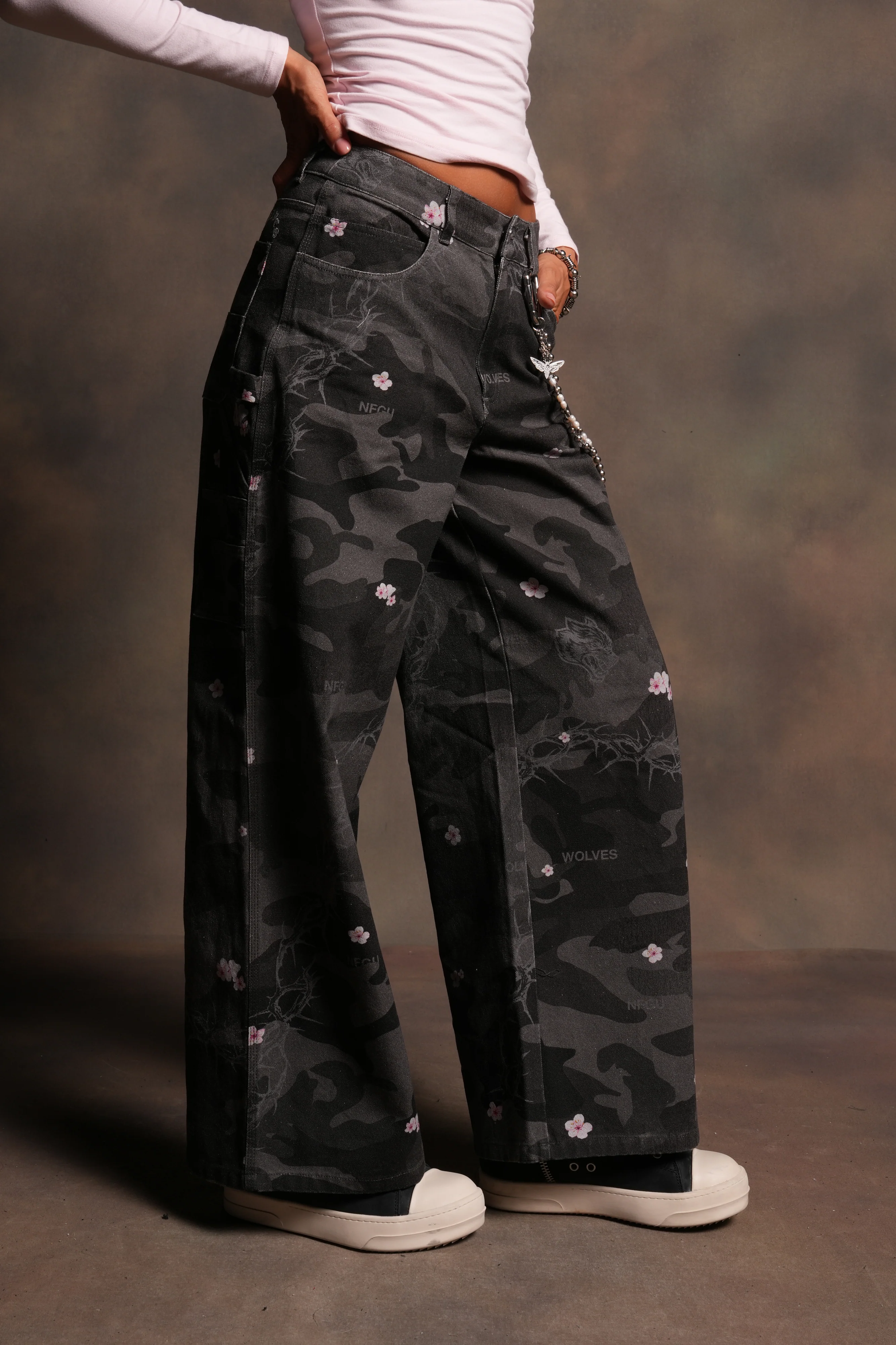 Wolves Chopper Wide Leg Carpenter Pant in Warrior In A Garden Black Camo - Image 4