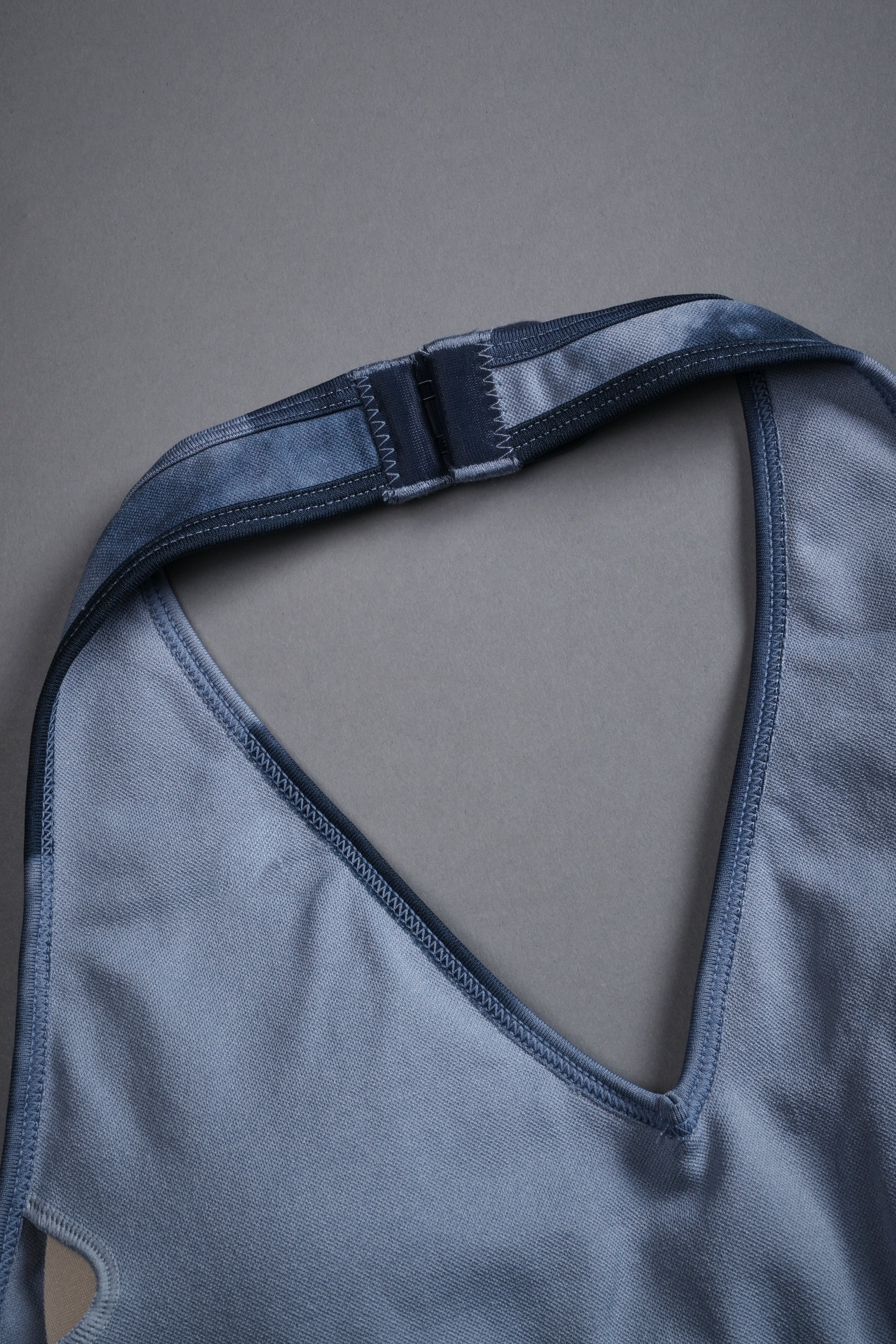 Wolves Pyramid "Everson Seamless" Halter Bra in Darc Blue Big Ghost Clouds - Image 8