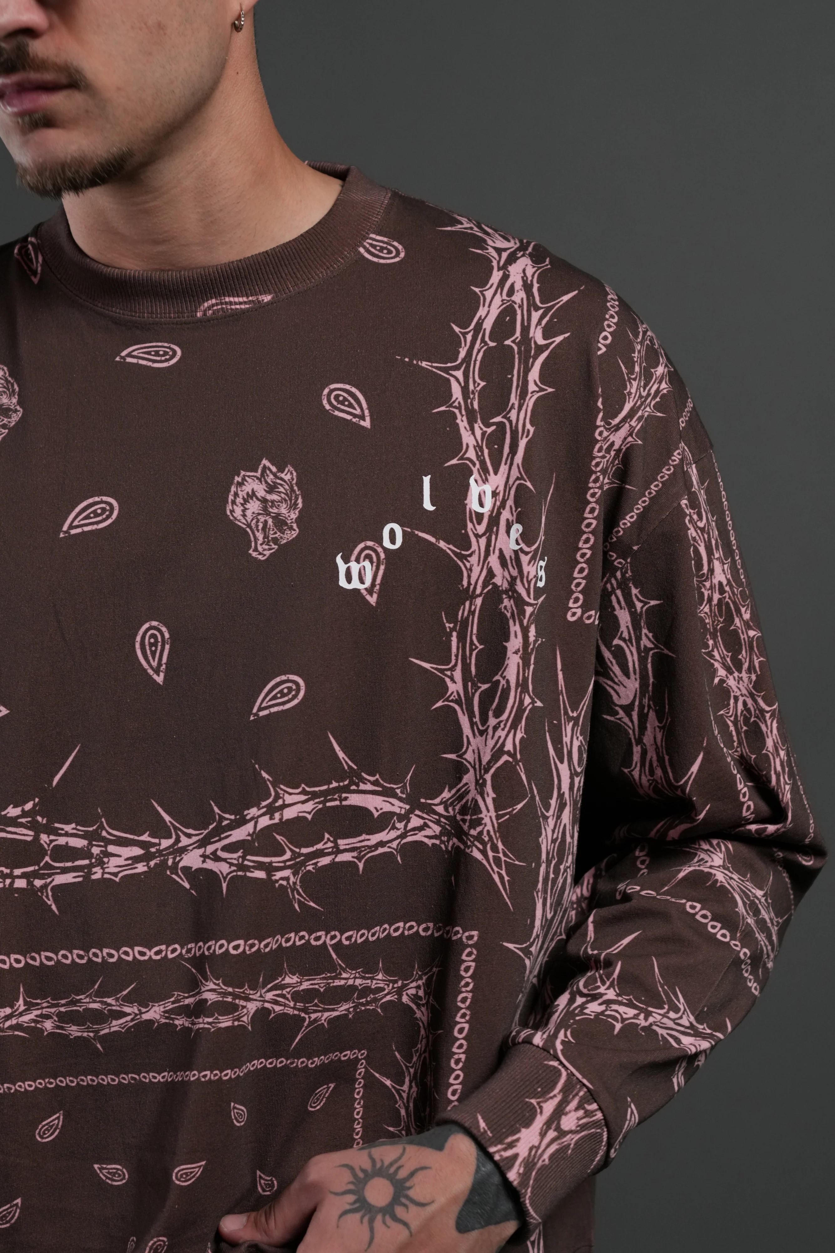 Wolves Pyramid Grunge "Box Cut" L/S Tee in Desert Dust Thorn Paisley - Image 6