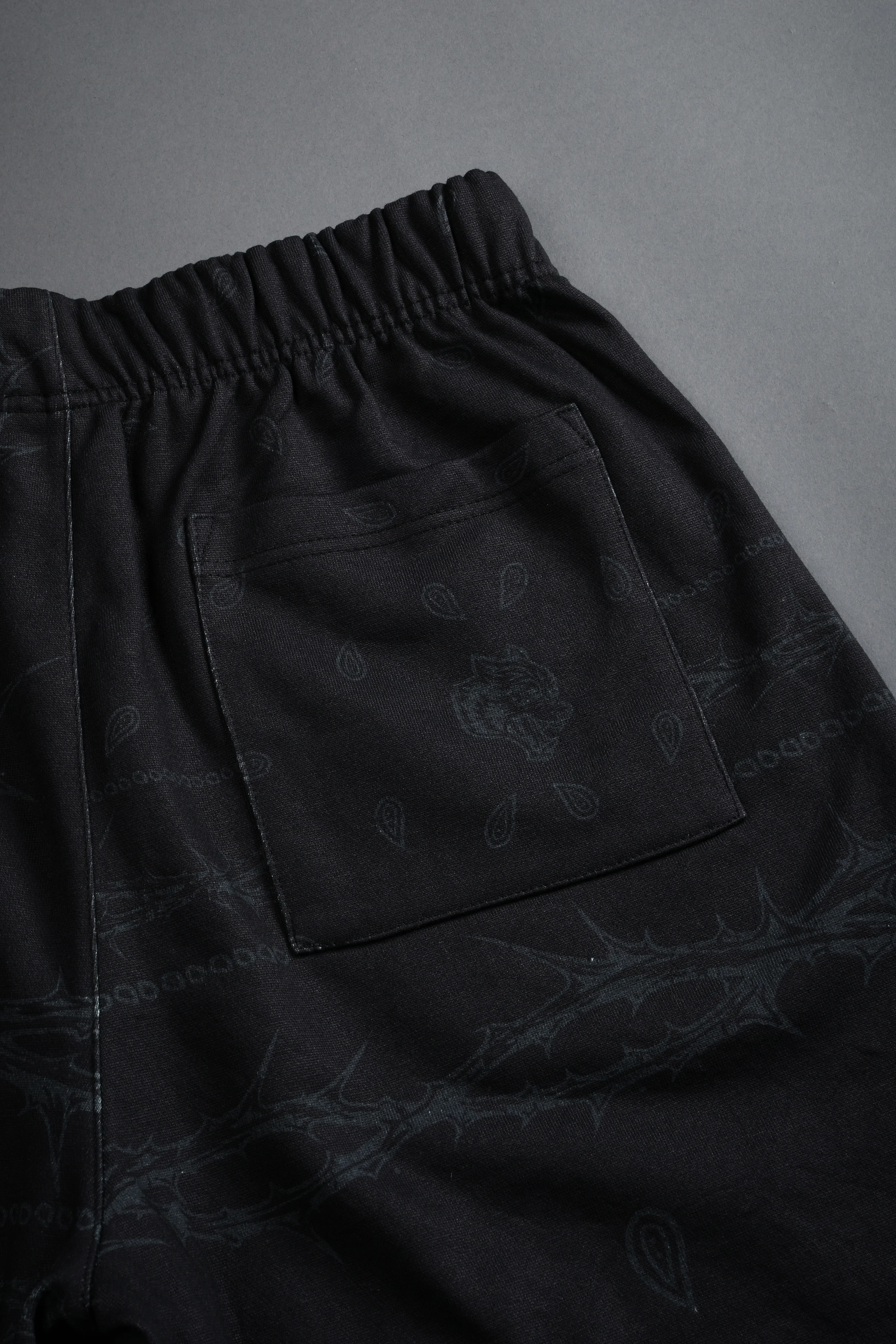 Wolves Pyramid Grunge Oversized Raw Hem Post Lounge Sweat Shorts in Black Thorn Paisley - Image 10