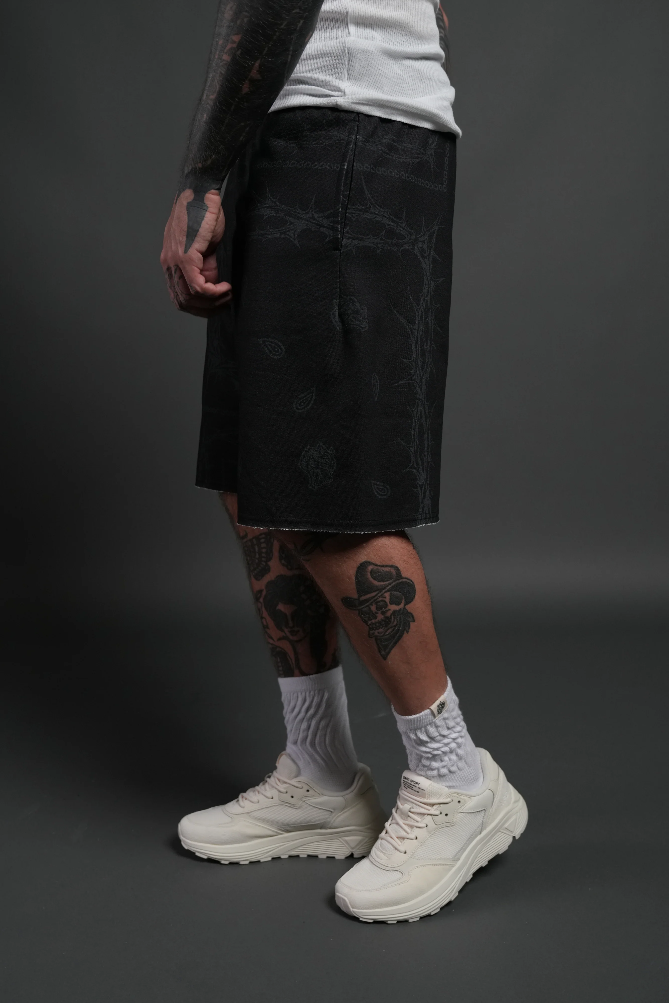 Wolves Pyramid Grunge Oversized Raw Hem Post Lounge Sweat Shorts in Black Thorn Paisley - Image 4