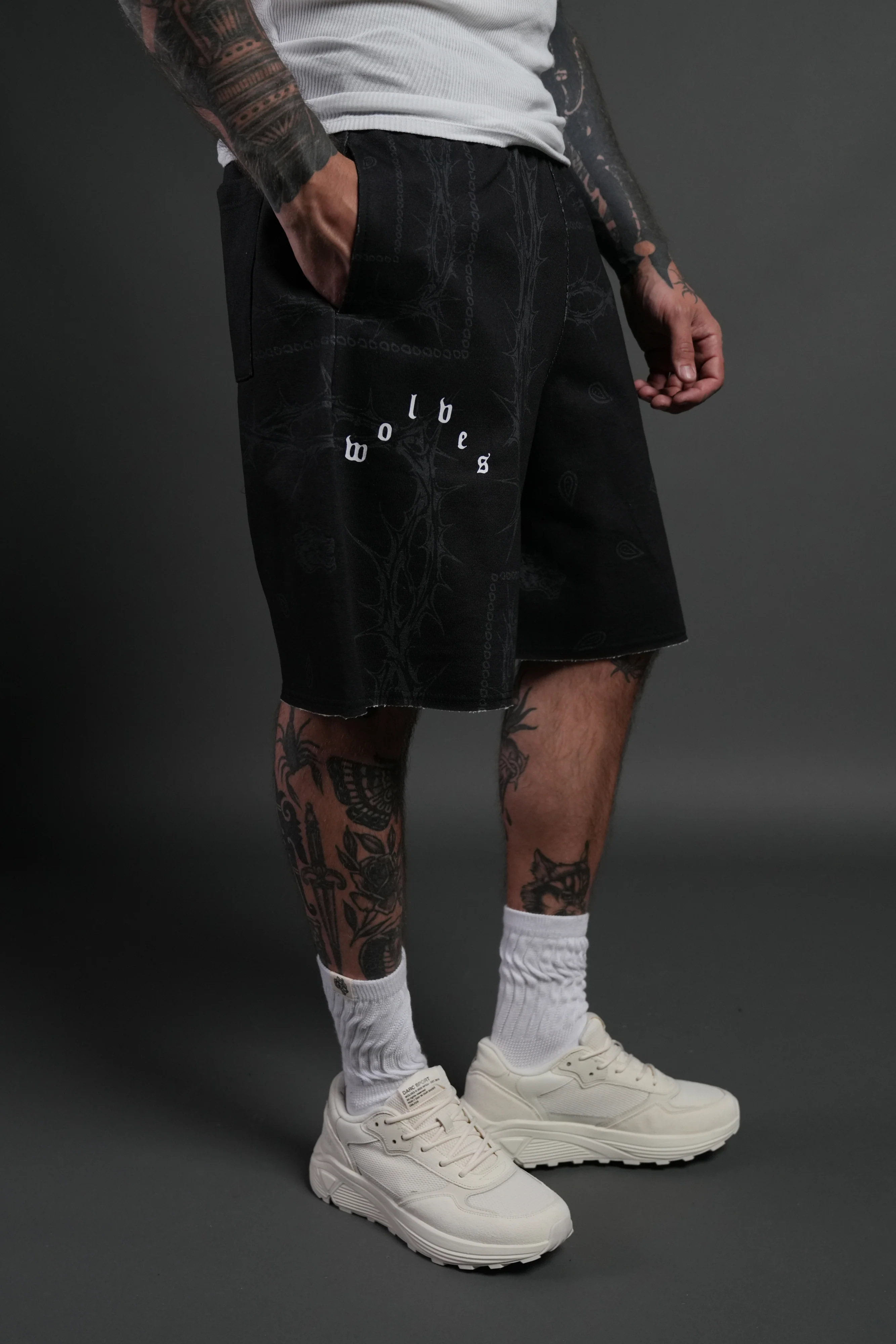 Wolves Pyramid Grunge Oversized Raw Hem Post Lounge Sweat Shorts in Black Thorn Paisley - Image 5