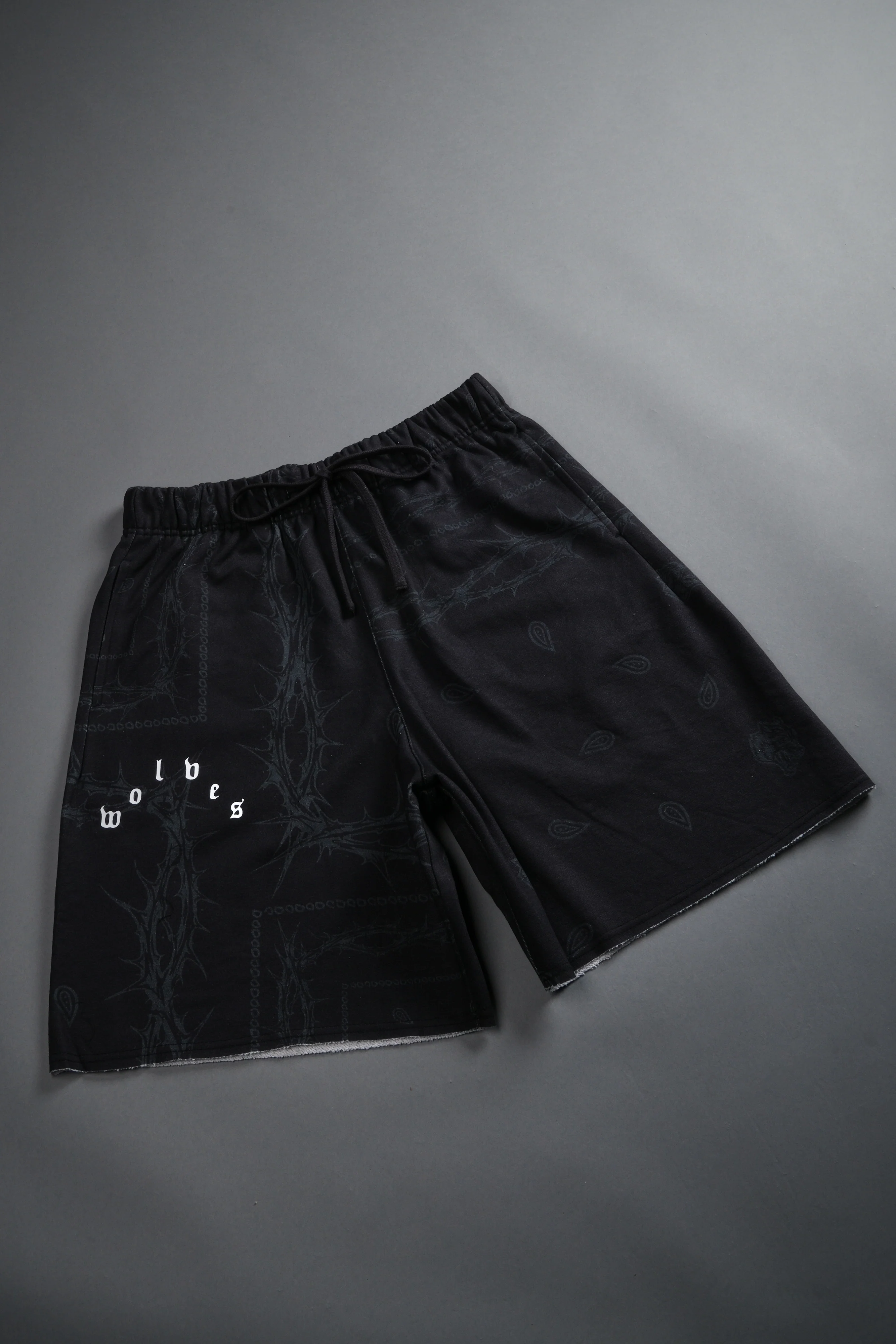 Wolves Pyramid Grunge Oversized Raw Hem Post Lounge Sweat Shorts in Black Thorn Paisley - Image 7