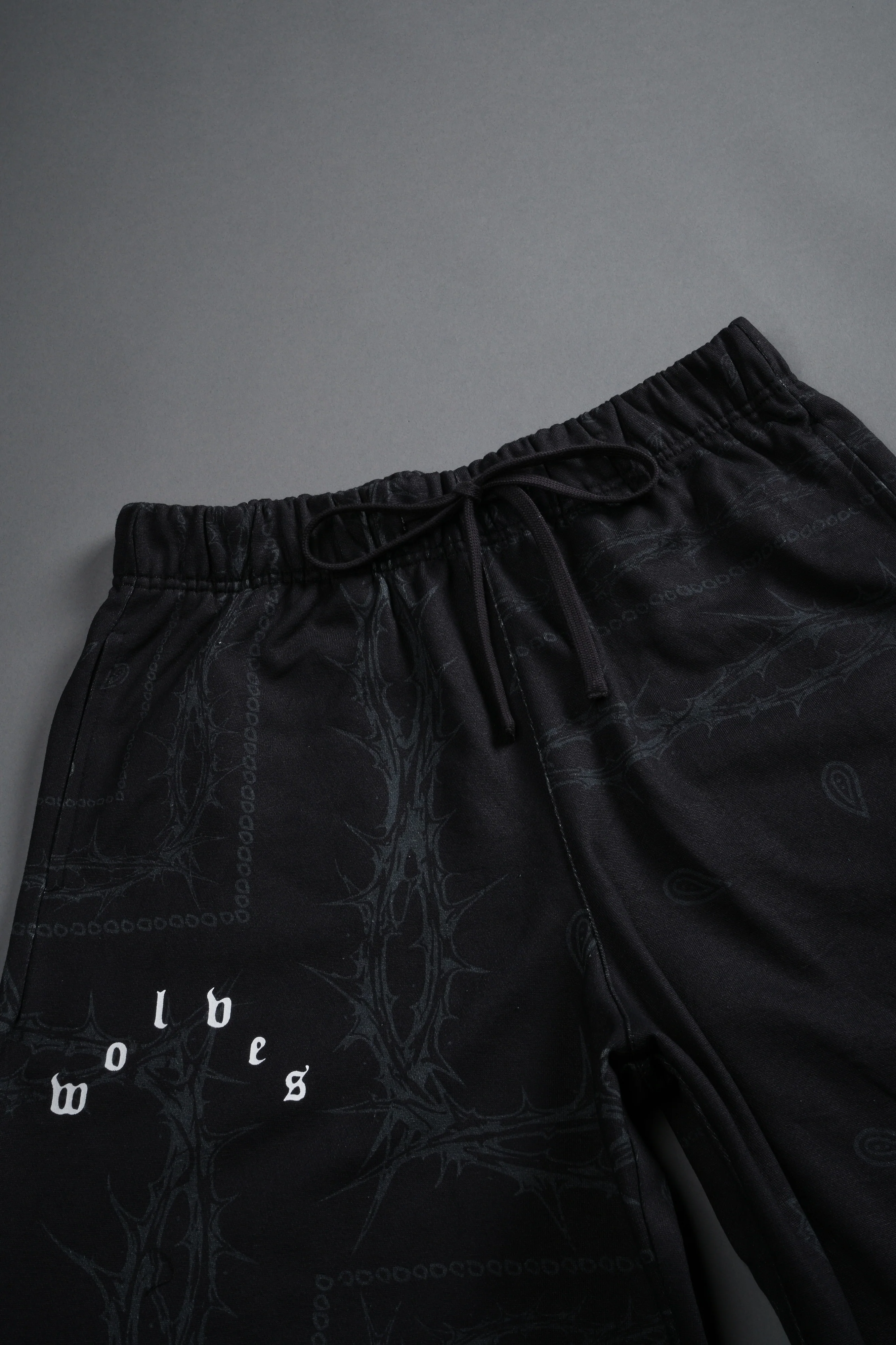 Wolves Pyramid Grunge Oversized Raw Hem Post Lounge Sweat Shorts in Black Thorn Paisley - Image 8