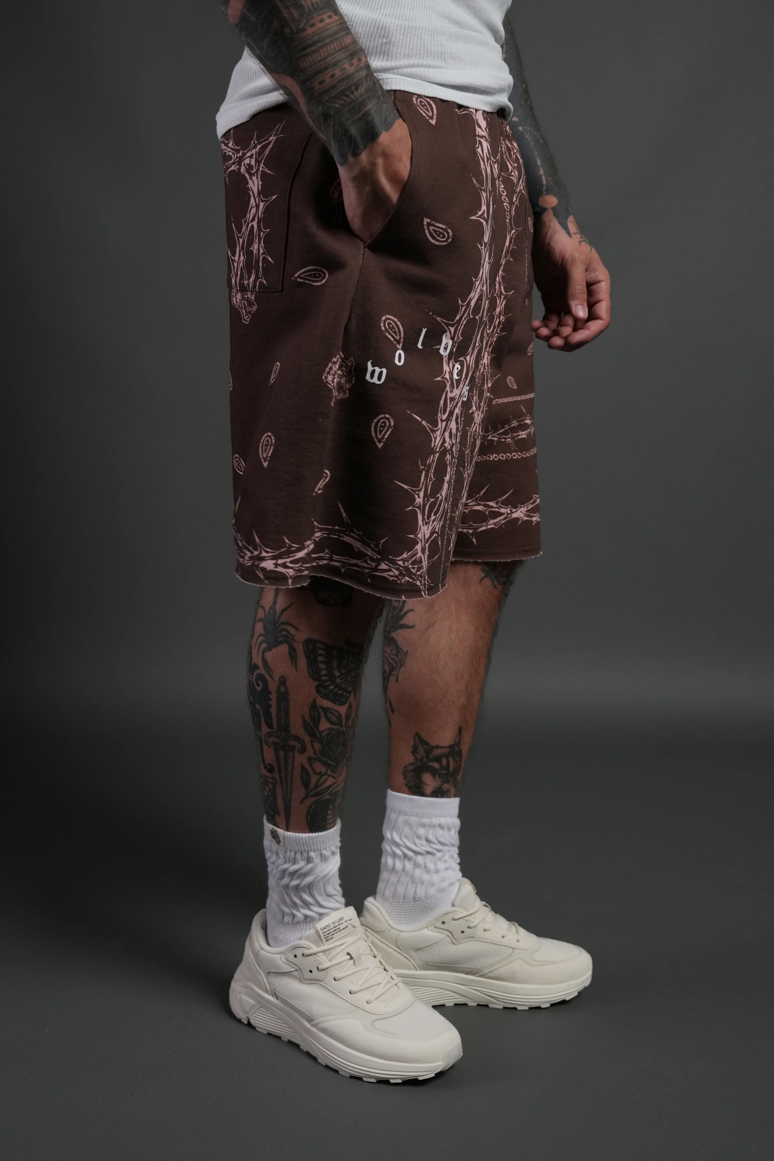 Wolves Pyramid Grunge Oversized Raw Hem Post Lounge Sweat Shorts in Desert Dust Thorn Paisley - Image 5