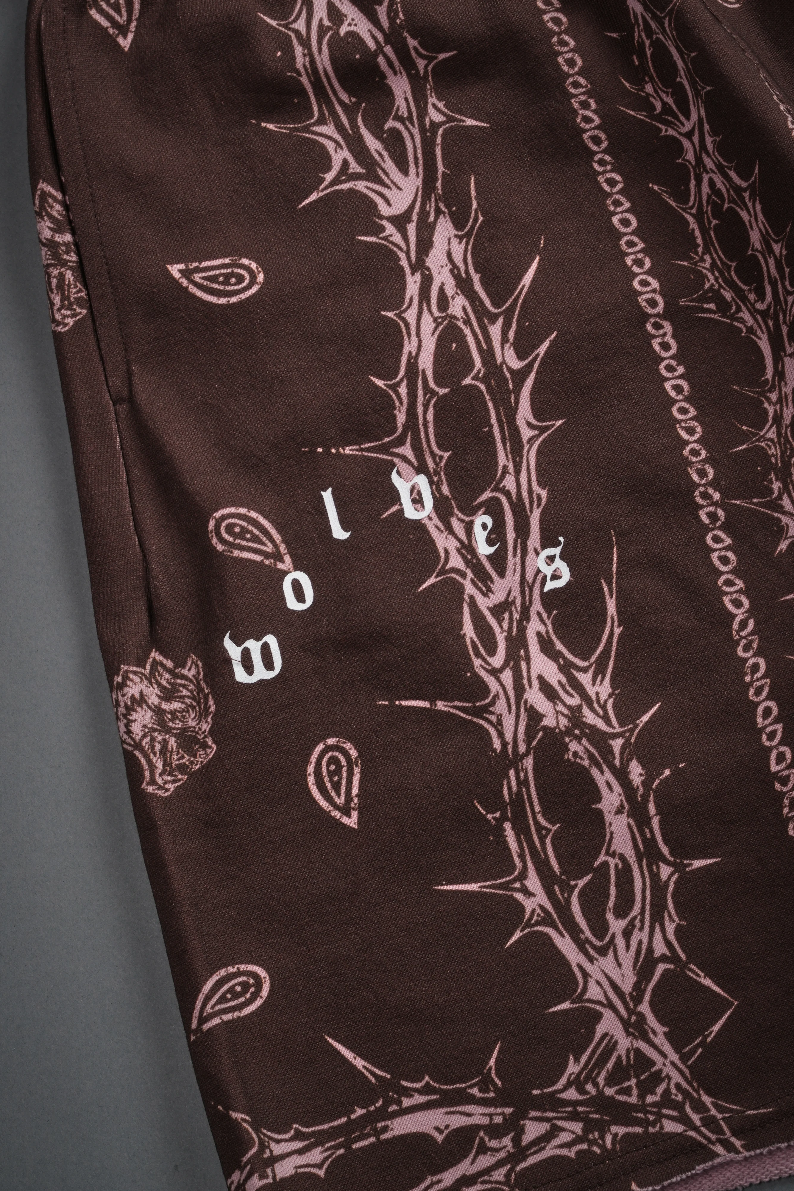 Wolves Pyramid Grunge Oversized Raw Hem Post Lounge Sweat Shorts in Desert Dust Thorn Paisley - Image 8